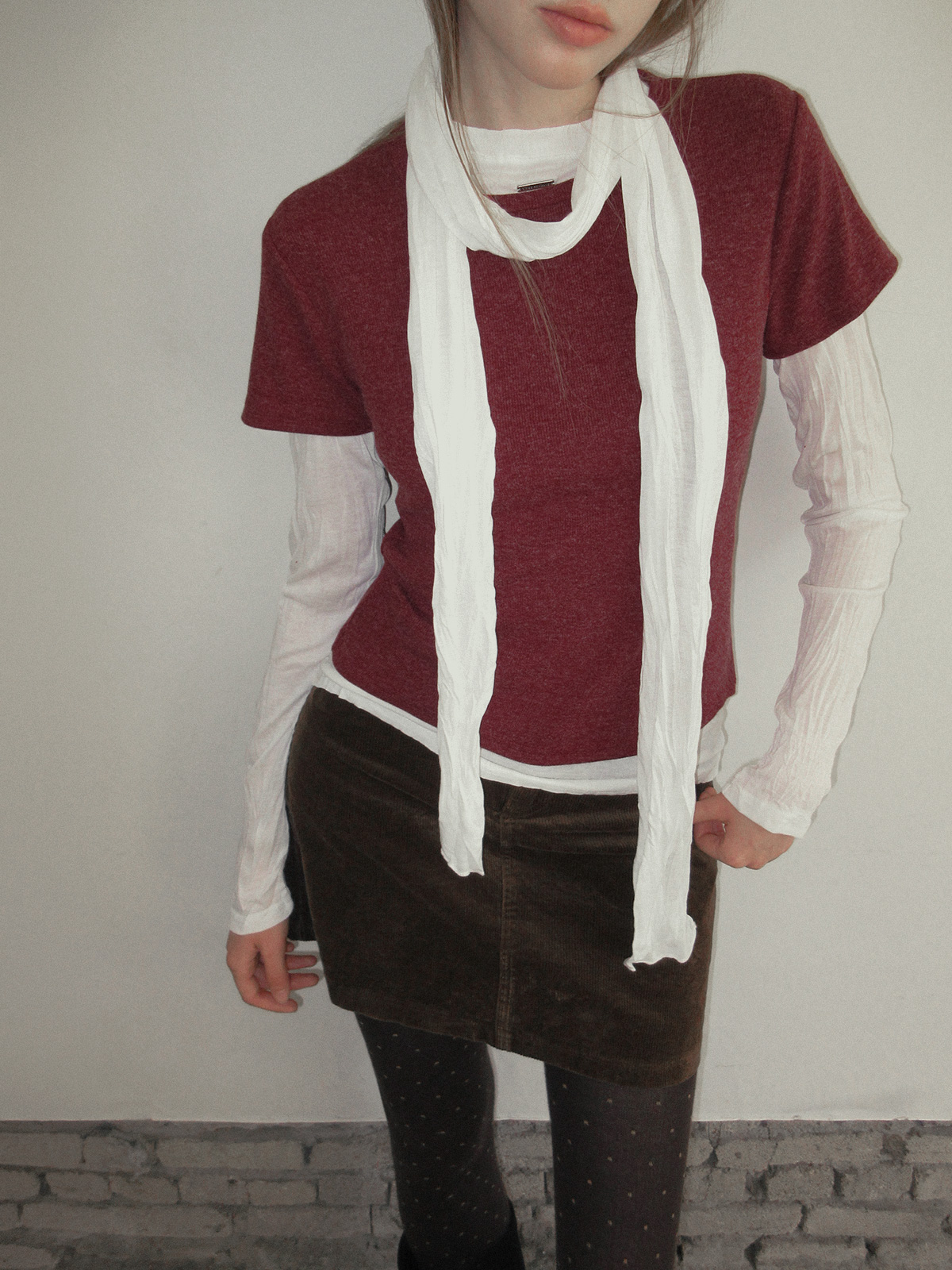TWEE Toen wrinkle round neck long sleeve T-shirt (strap set) - Model styling view