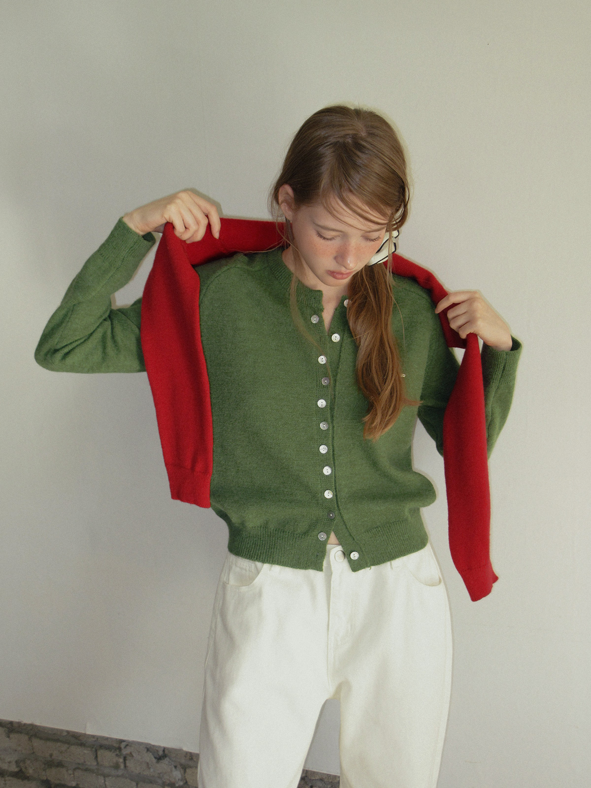 TWEE Pellit basic semi-wide long pants - Model styling view