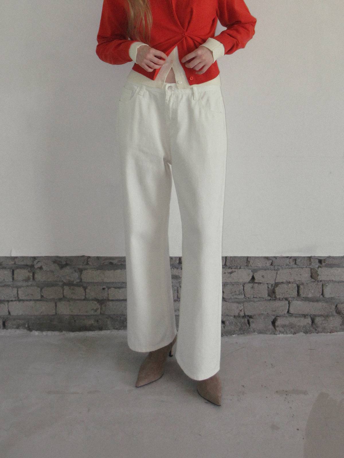 TWEE Pellit basic semi-wide long pants - Model styling view