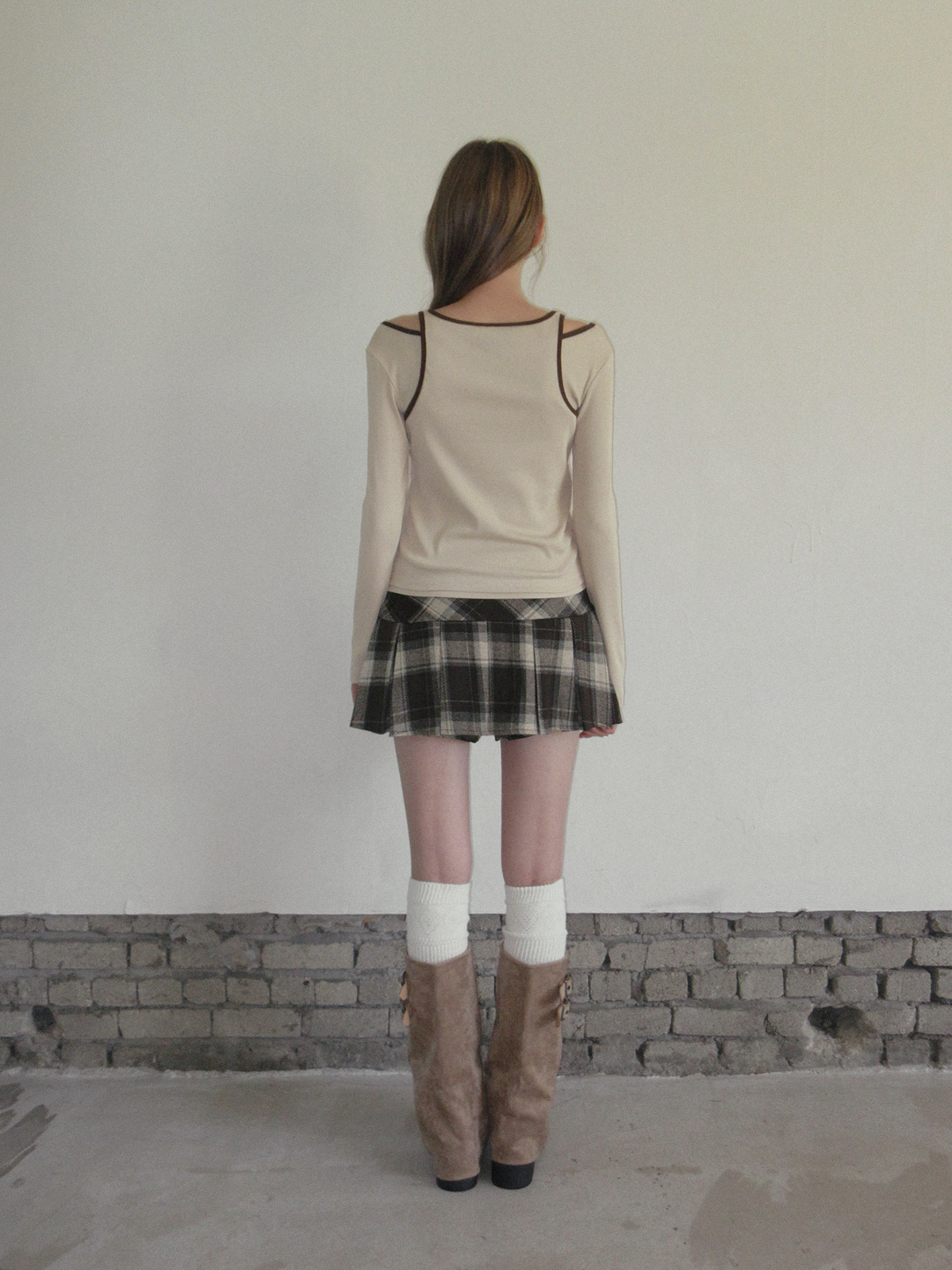 TWEE Roizen contrast sleeveless long sleeve T-shirt set - Model styling view