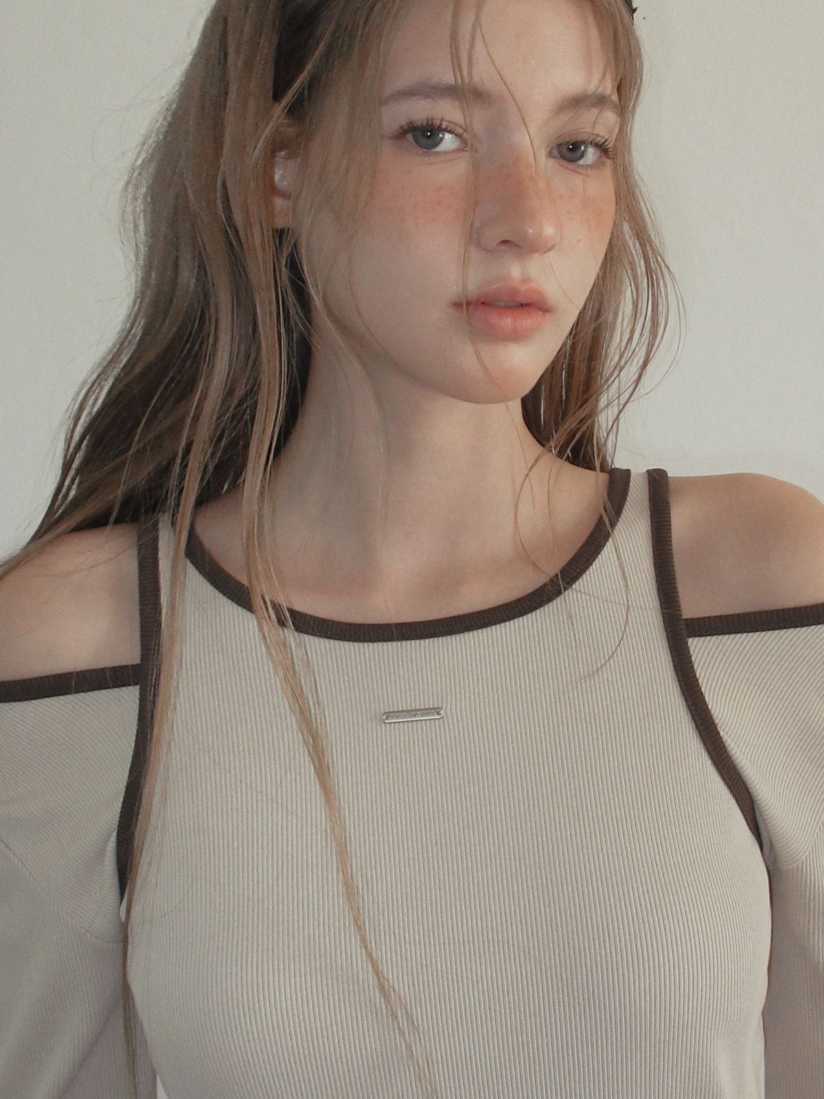 TWEE Roizen contrast sleeveless long sleeve T-shirt set - Model styling view
