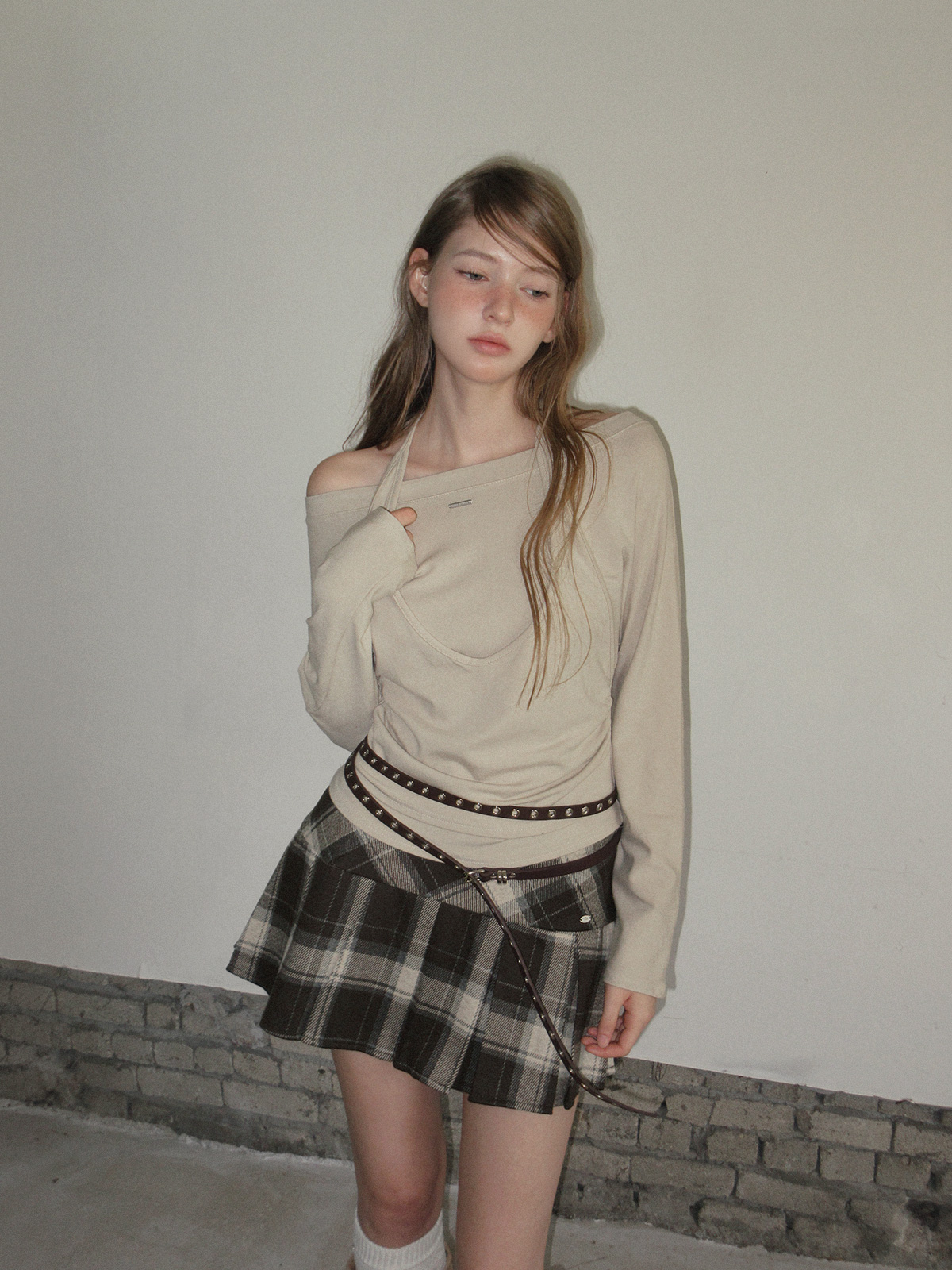 TWEE Roco eyelet double long belt - Model styling view