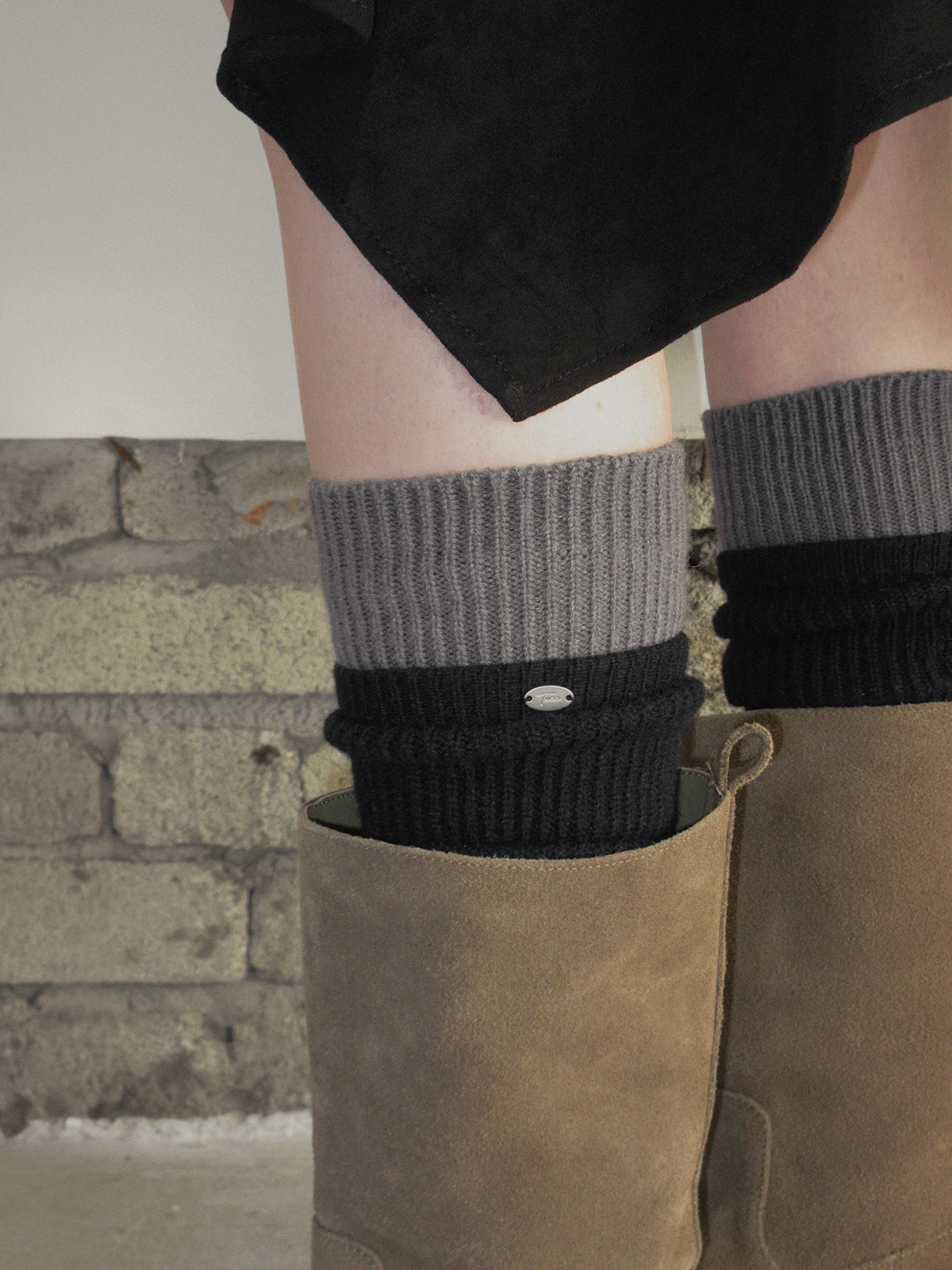 TWEE Riol contrast knit leg warmers - Model styling view