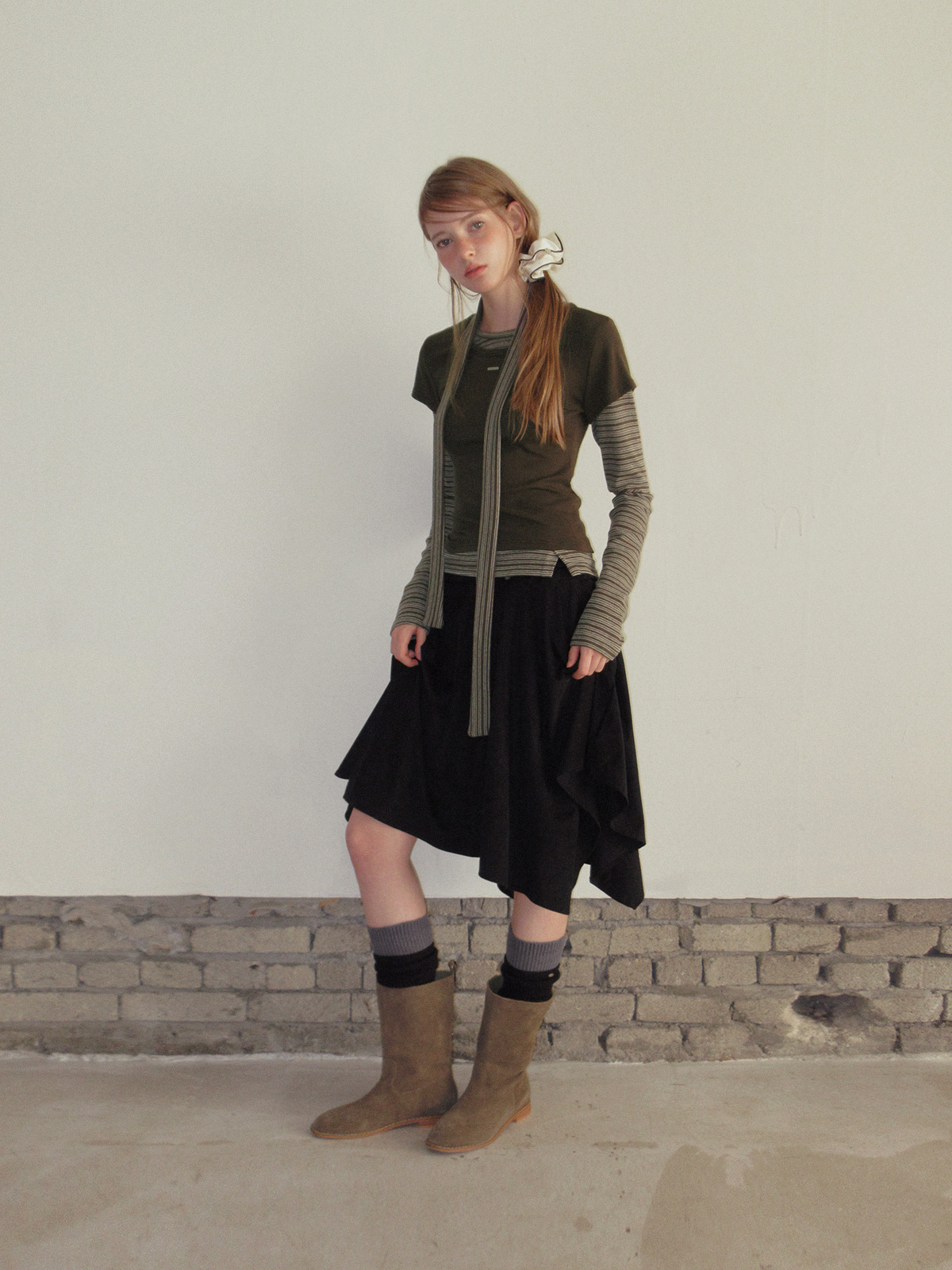 TWEE Riol contrast knit leg warmers - Model styling view