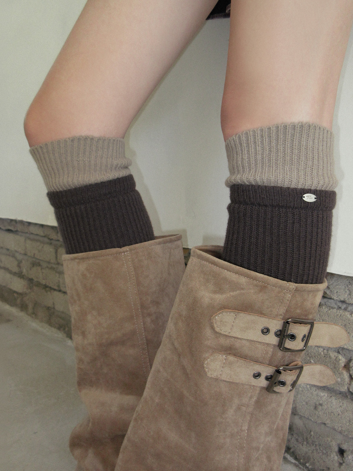 TWEE Riol contrast knit leg warmers - Model styling view