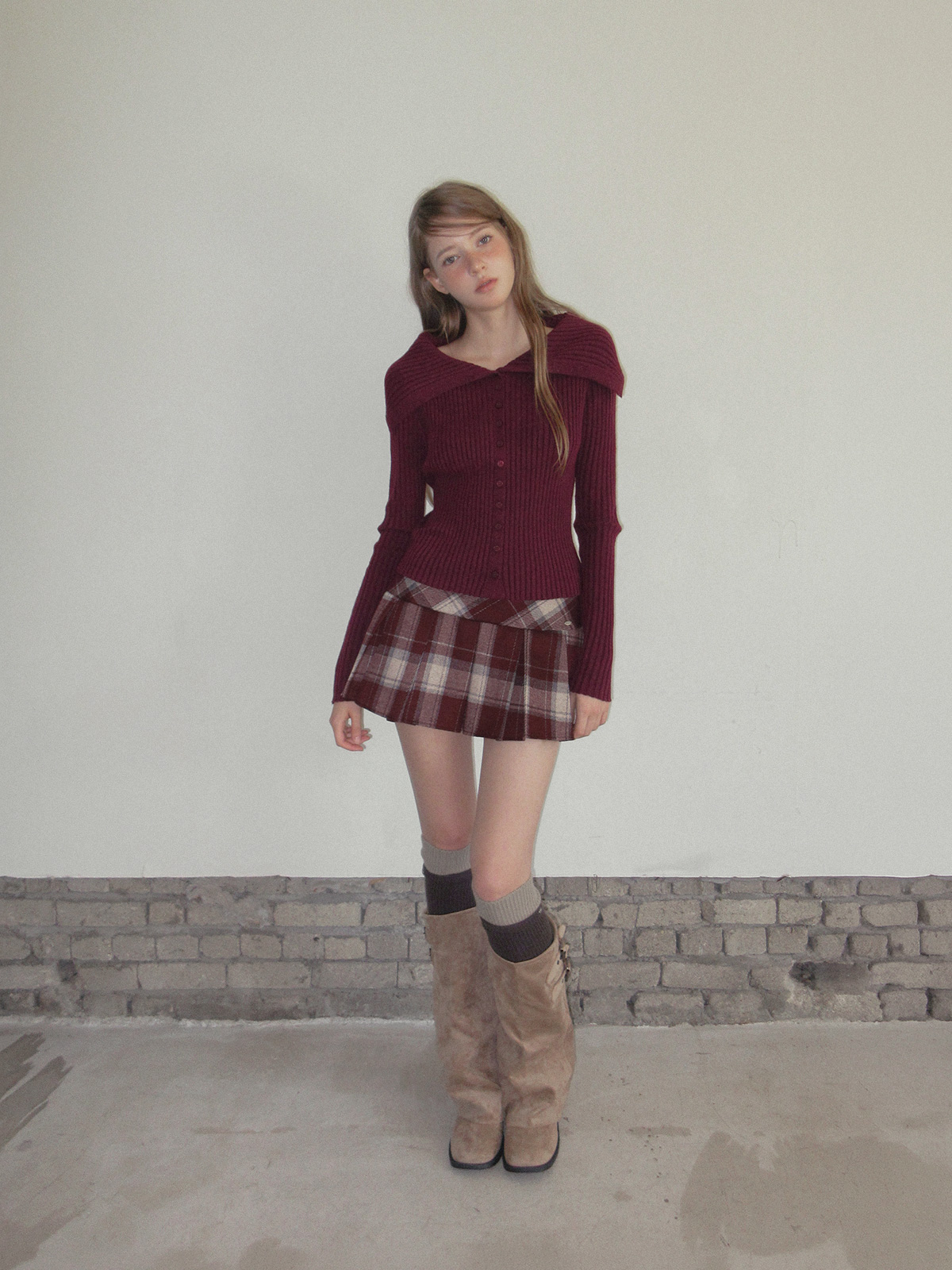 TWEE Riol contrast knit leg warmers - Model styling view
