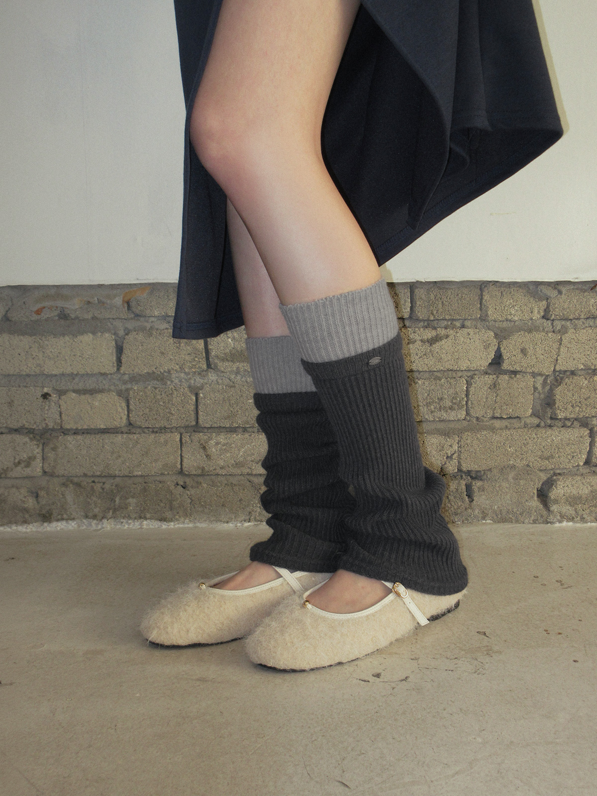 TWEE Riol contrast knit leg warmers - Model styling view
