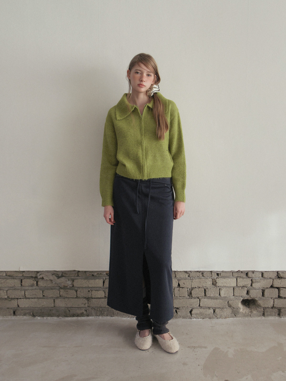 TWEE Riol contrast knit leg warmers - Model styling view