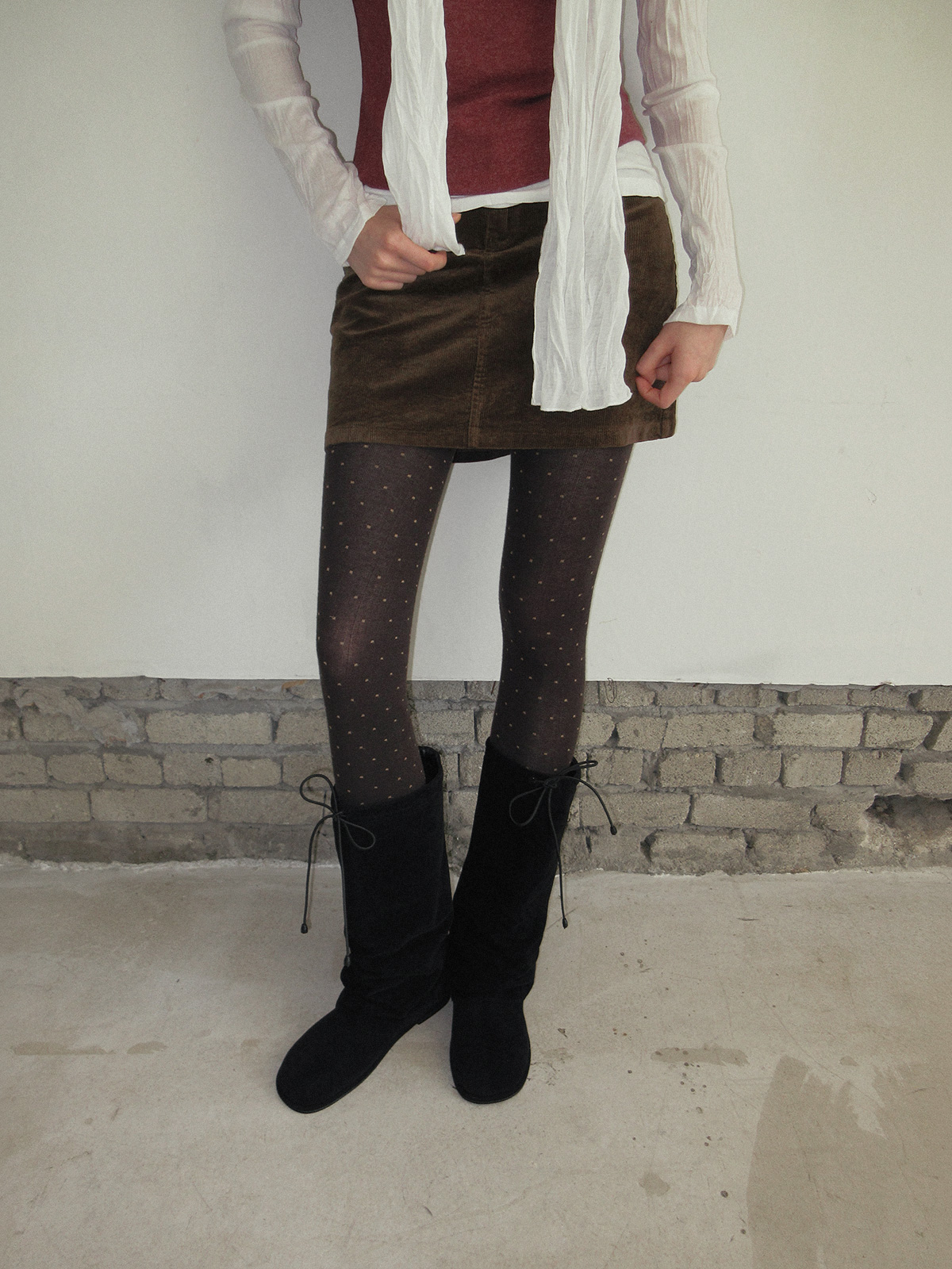 TWEE Morem basic corduroy mini skirt - Model styling view