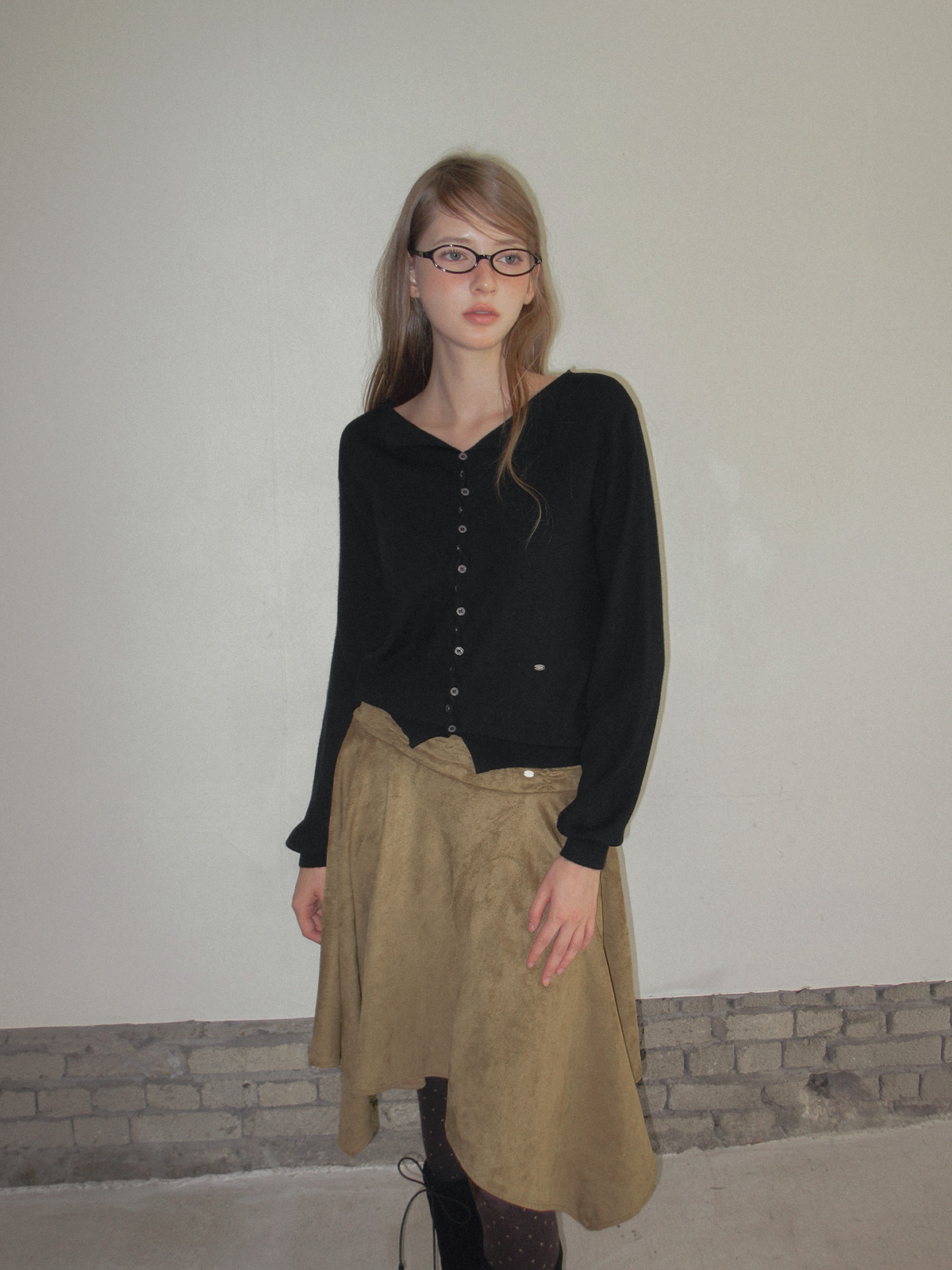 TWEE Korat zigzag button collar knit long sleeve cardigan - Model styling view