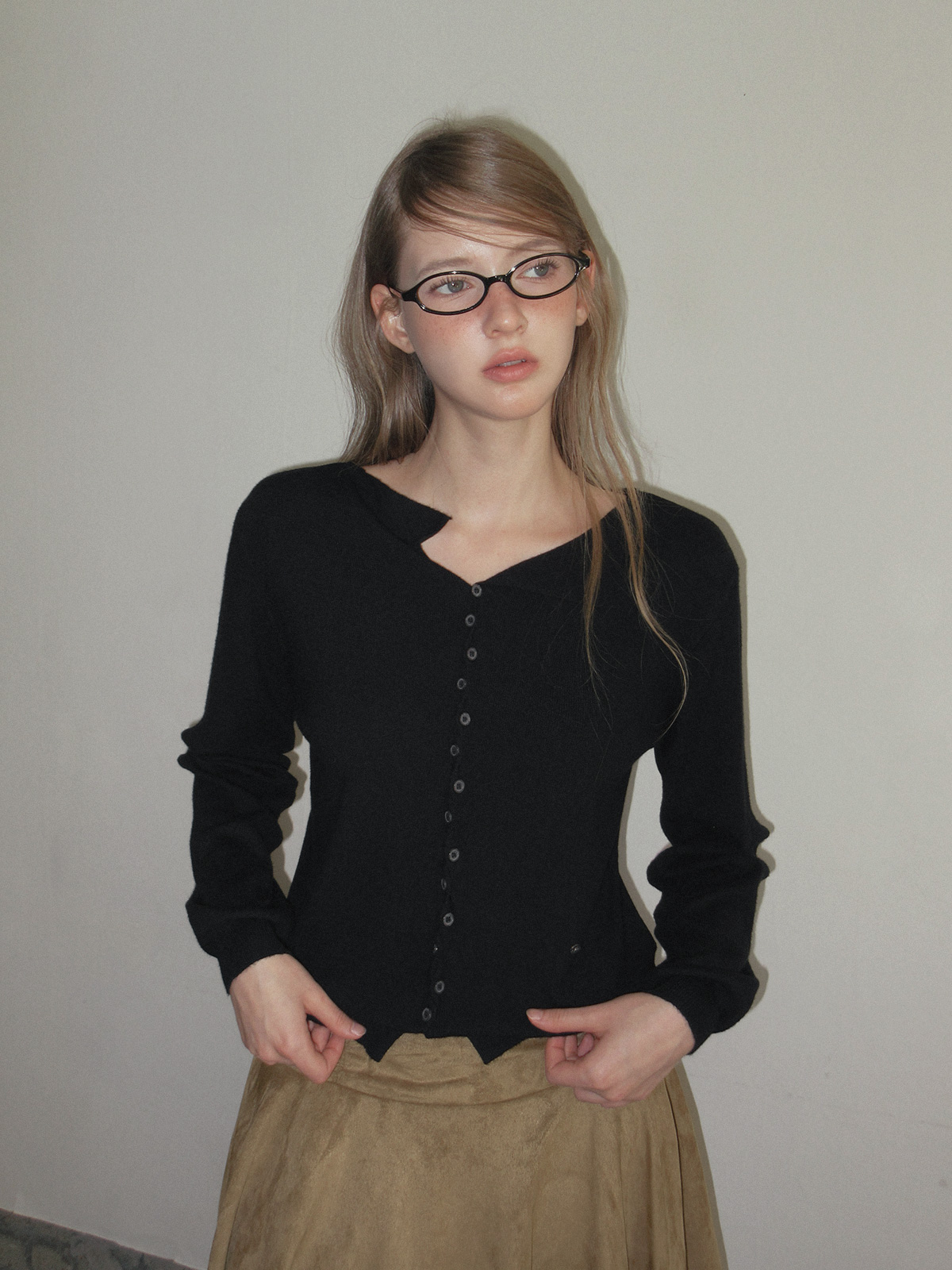 TWEE Korat zigzag button collar knit long sleeve cardigan - Model styling view