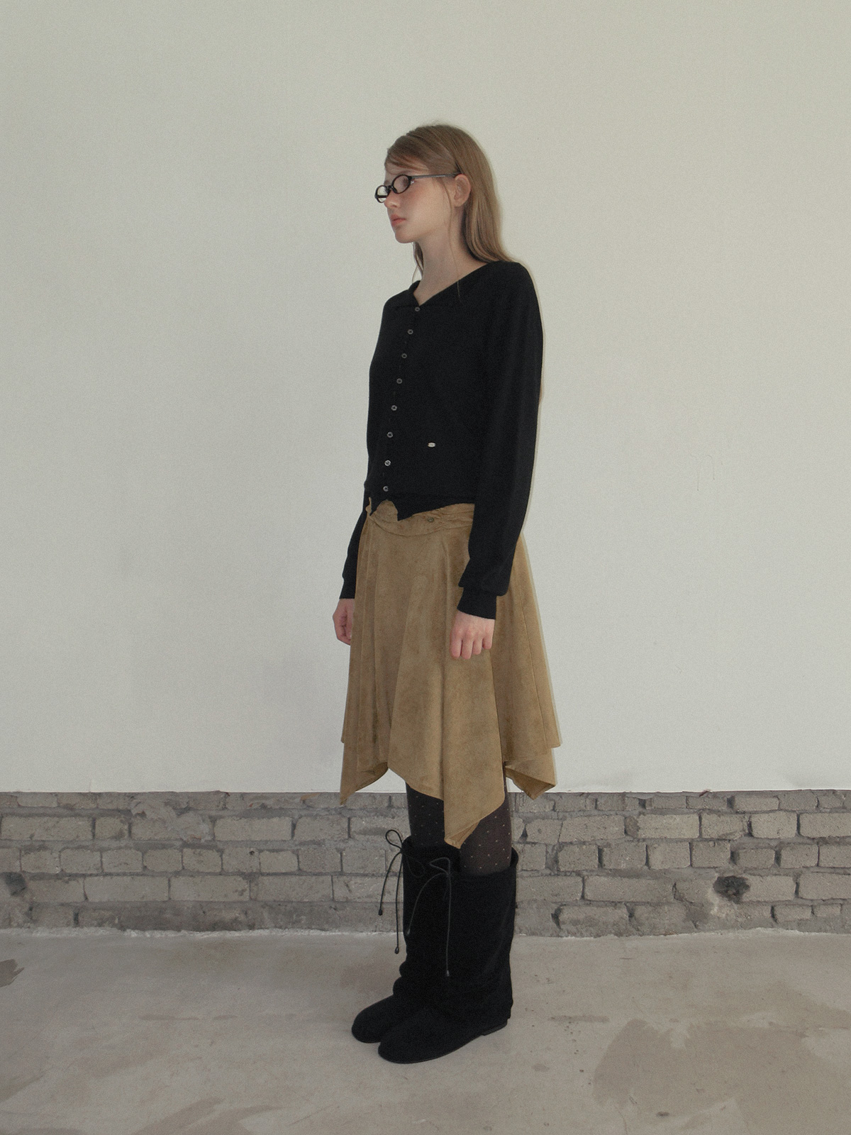 TWEE Korat zigzag button collar knit long sleeve cardigan - Model styling view