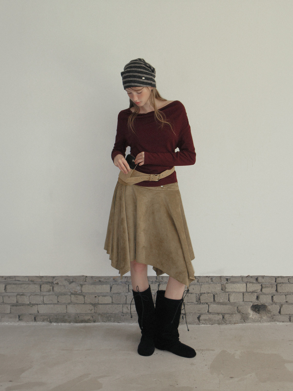 TWEE Chia suede pocket belt - Model styling view