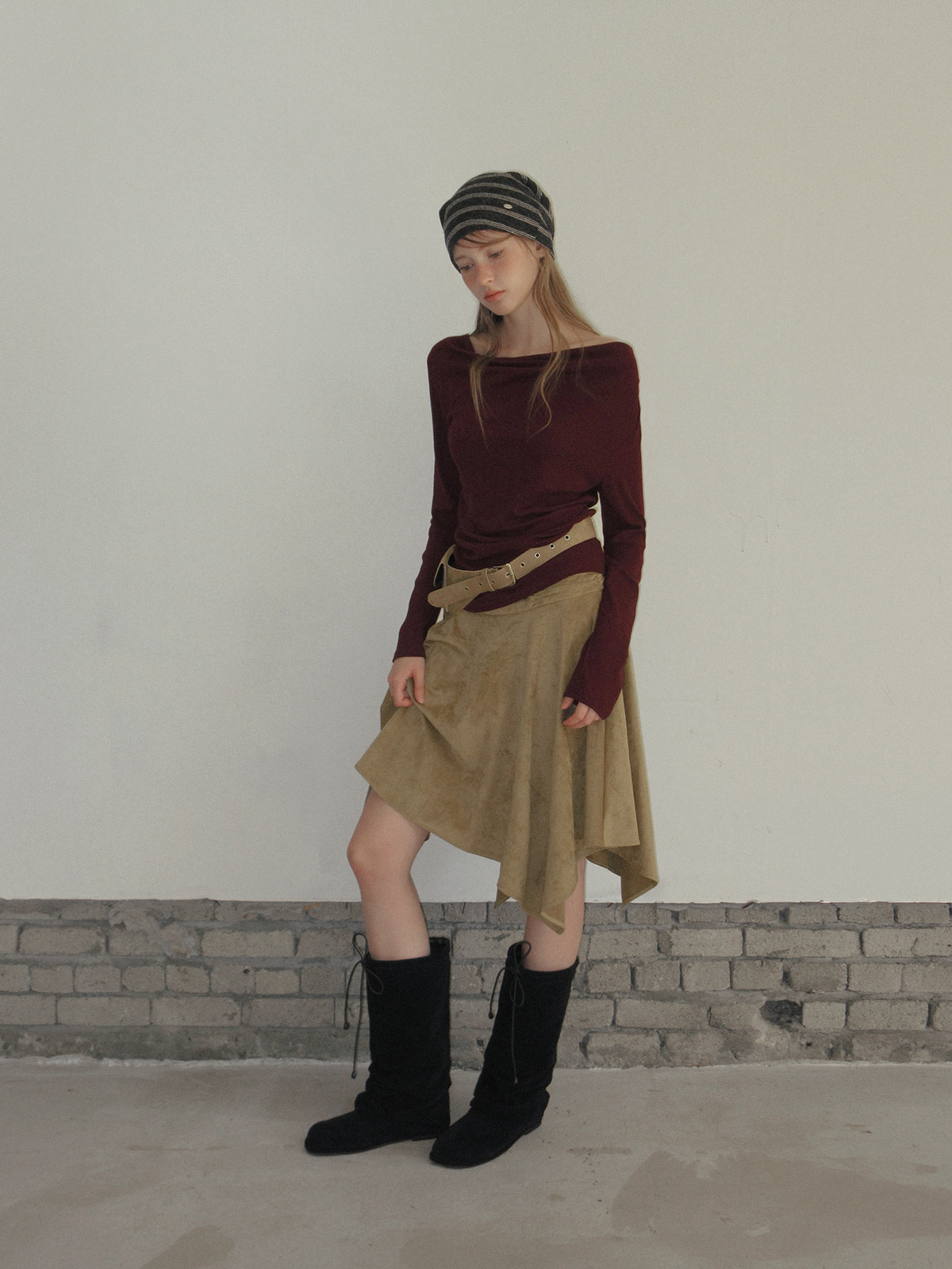 TWEE Chia suede pocket belt - Model styling view