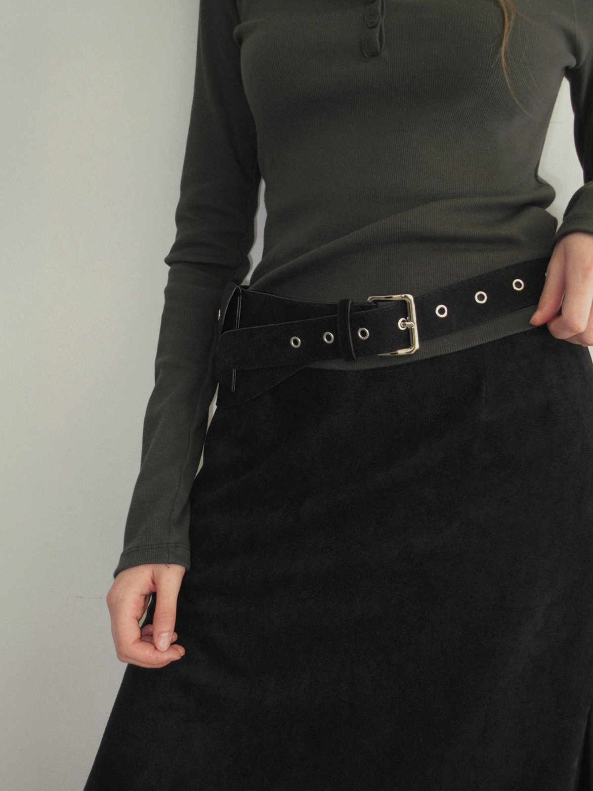 TWEE Chia suede pocket belt - Model styling view