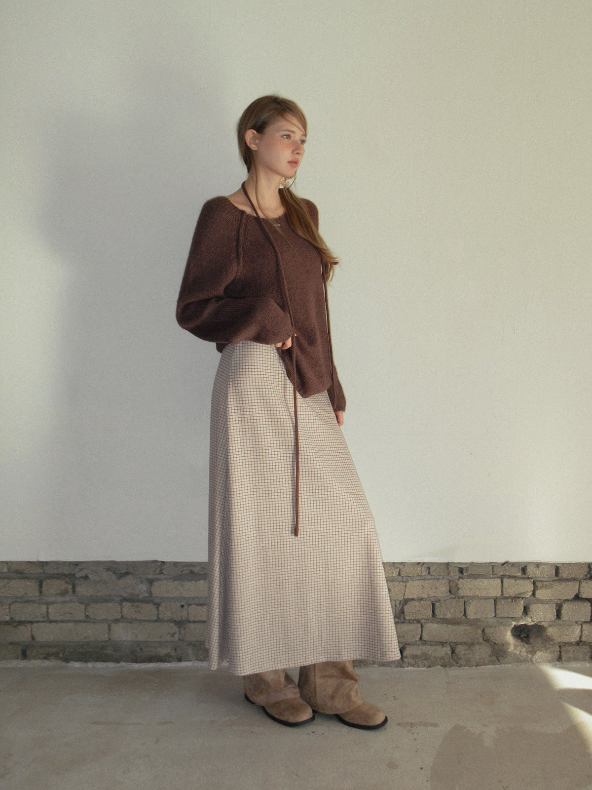 TWEE Muz oversized raglan brushed long sleeve knit (strap set) - Model styling view