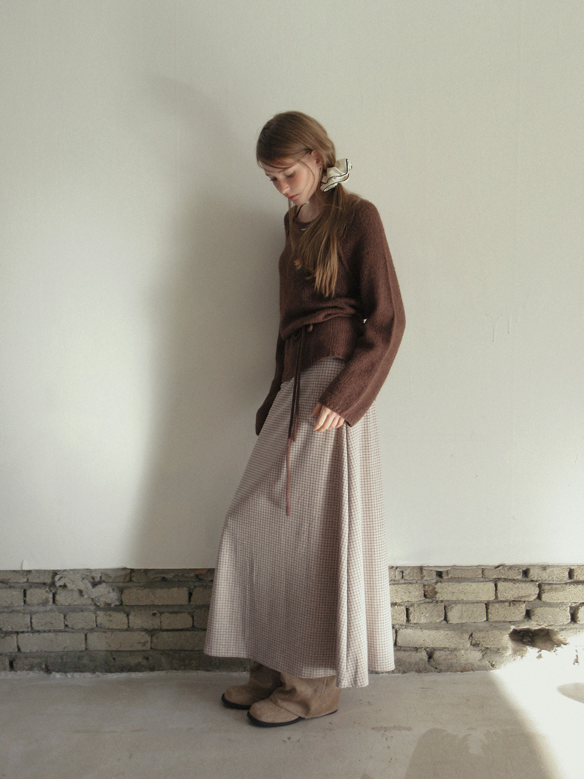 TWEE Muz oversized raglan brushed long sleeve knit (strap set) - Model styling view