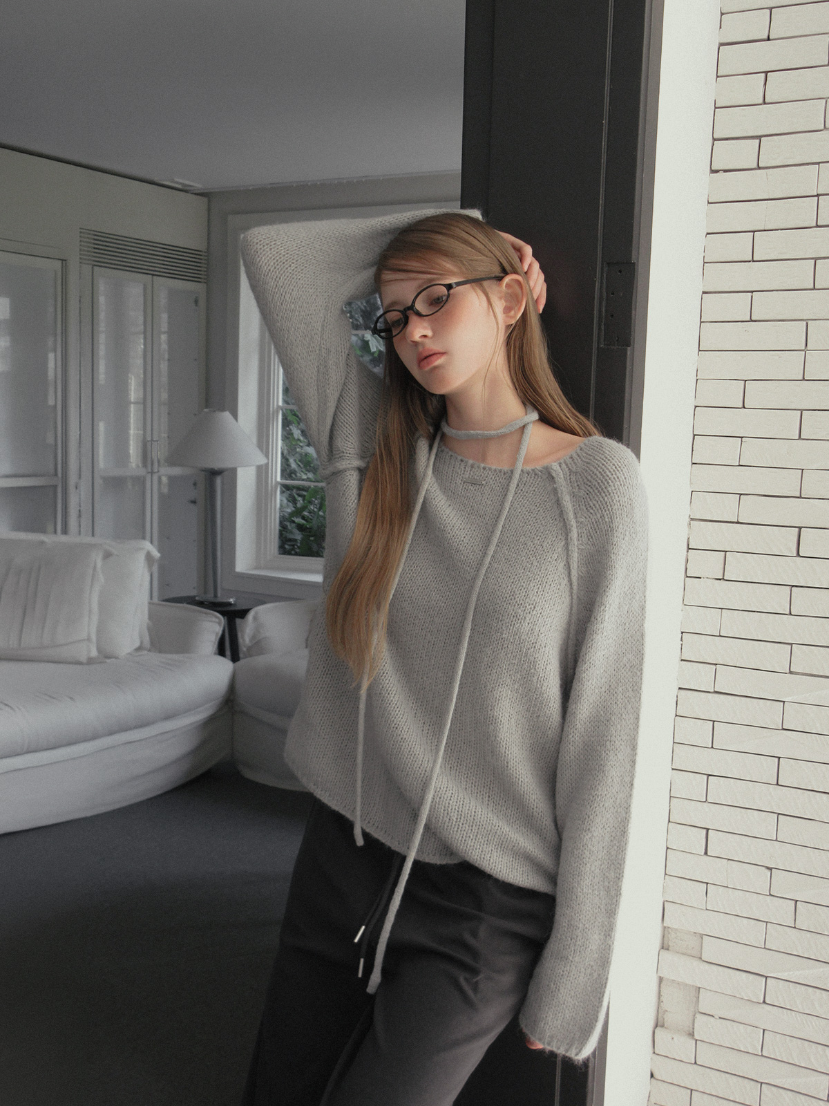 TWEE Muz oversized raglan brushed long sleeve knit (strap set) - Model styling view