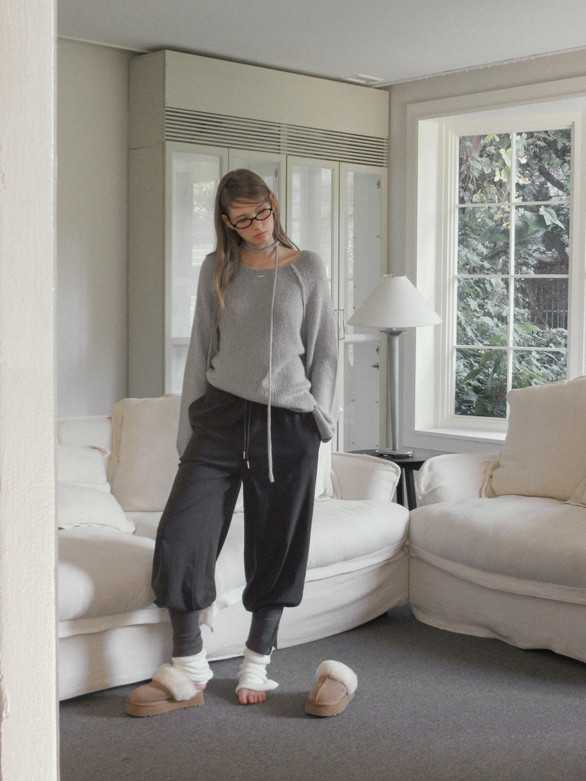 TWEE Muz oversized raglan brushed long sleeve knit (strap set) - Model styling view