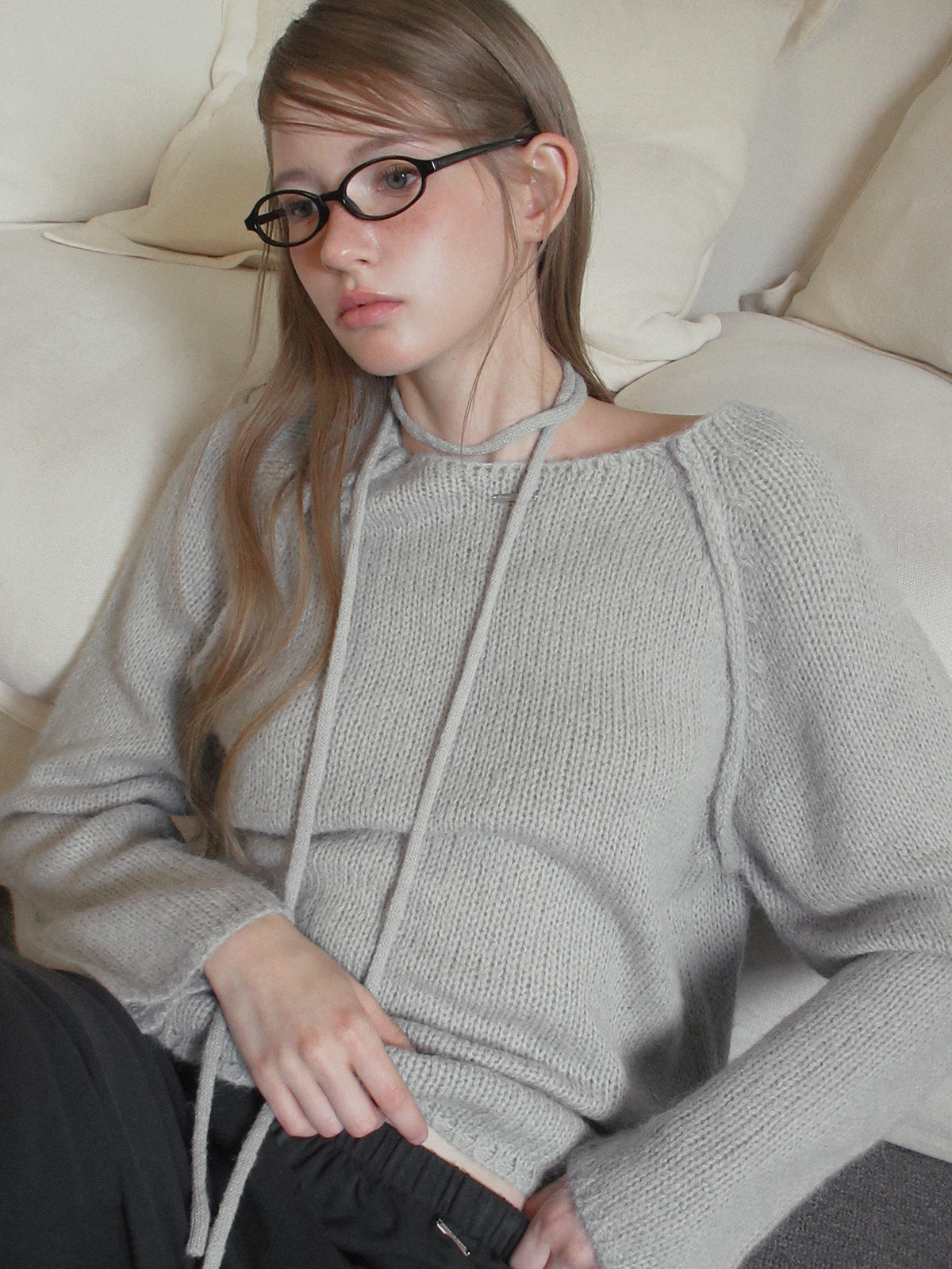 TWEE Muz oversized raglan brushed long sleeve knit (strap set) - Model styling view
