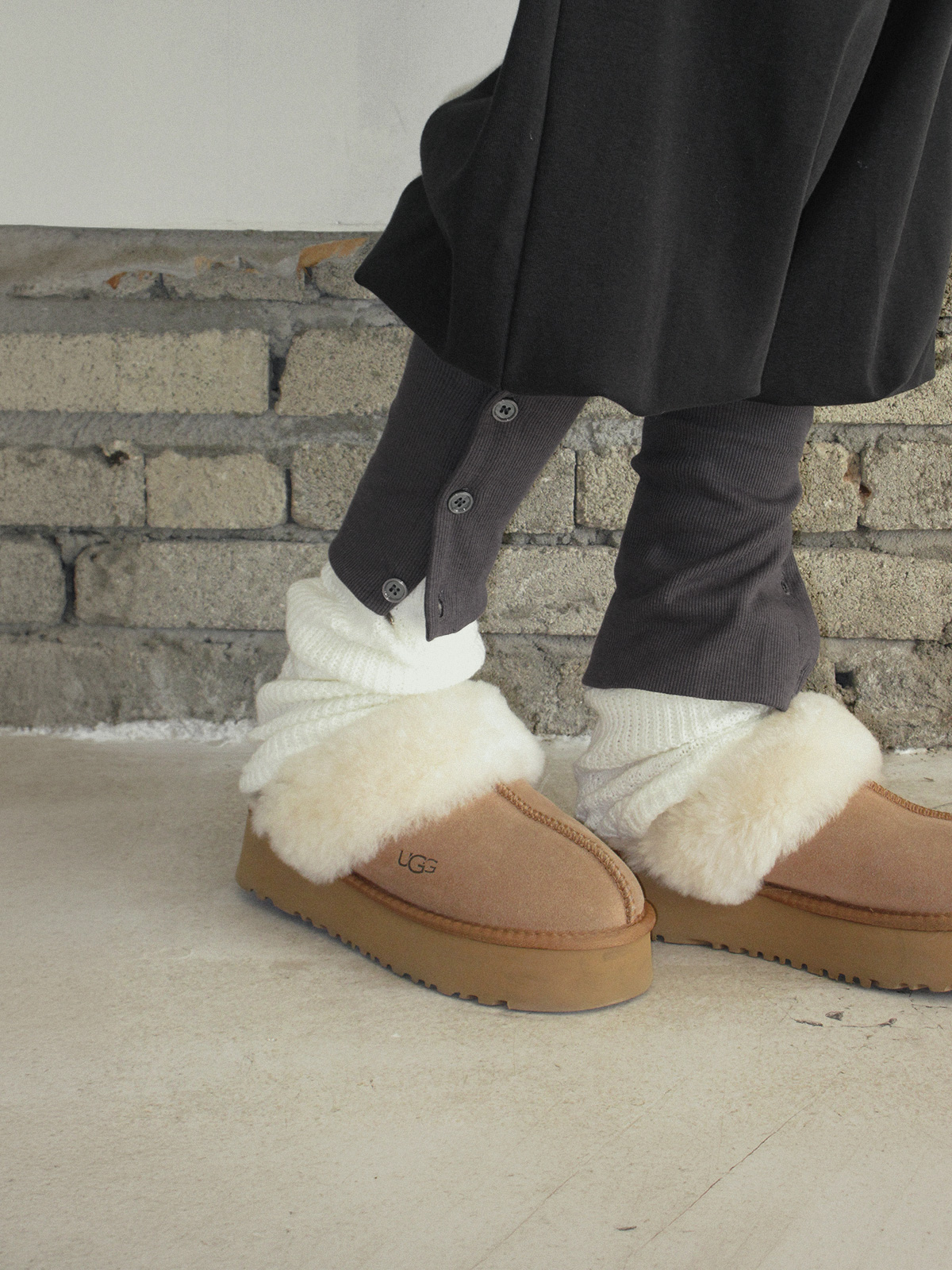 TWEE Zsen button banding harem pants - Model styling view