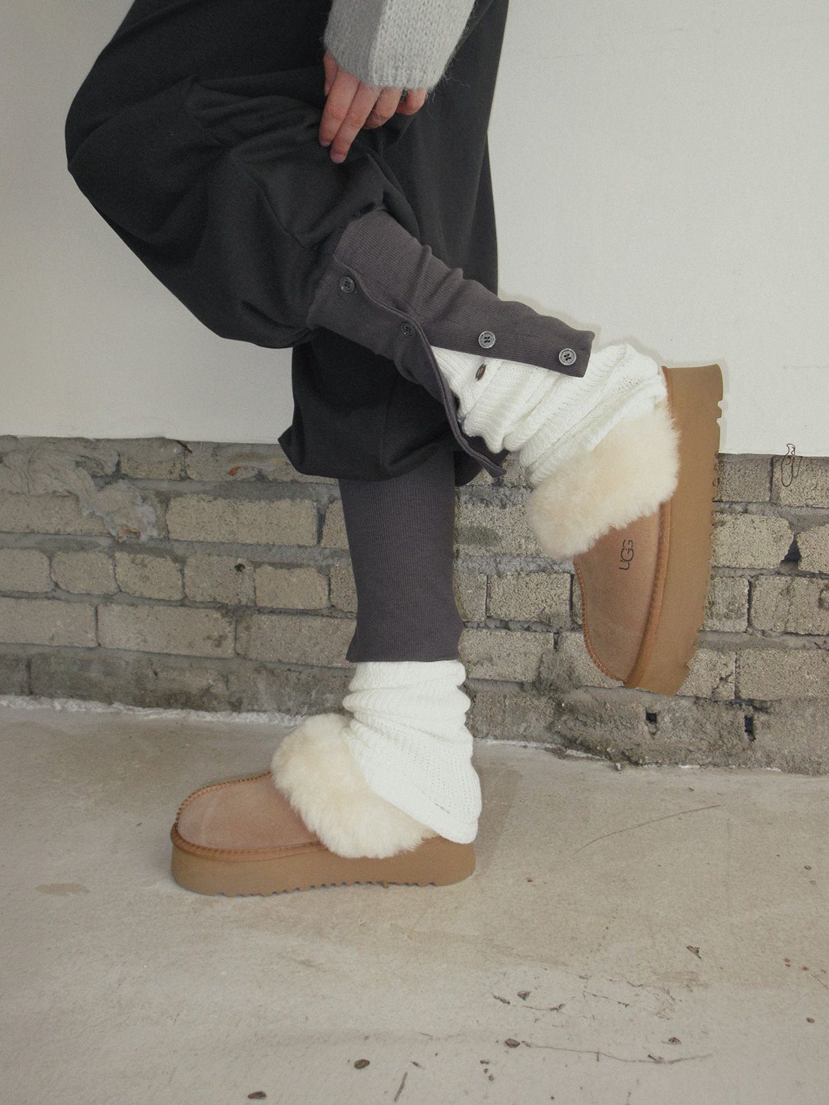 TWEE Zsen button banding harem pants - Model styling view