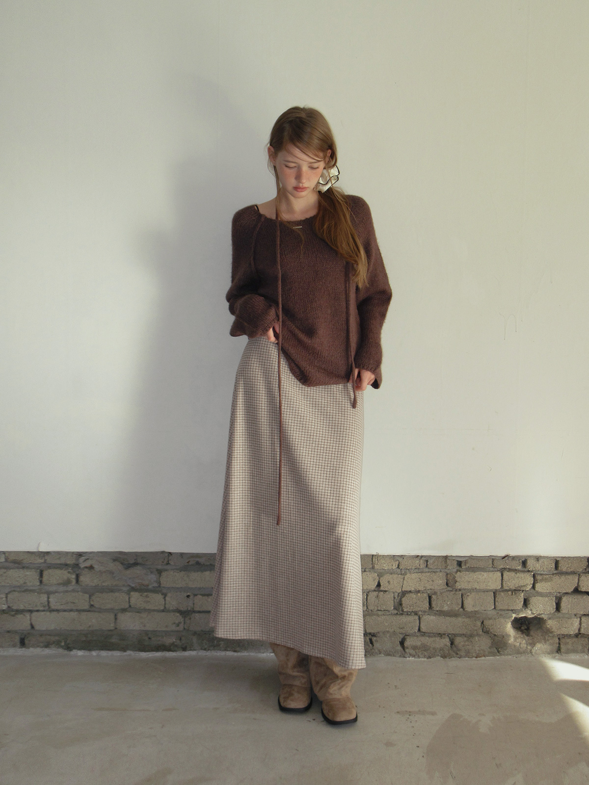 TWEE Pose check banding long skirt - Model styling view