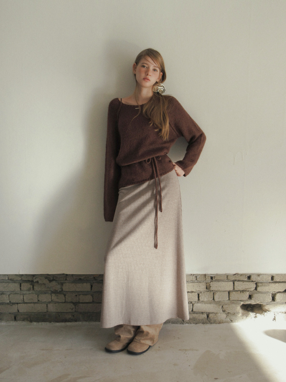 TWEE Pose check banding long skirt - Model styling view