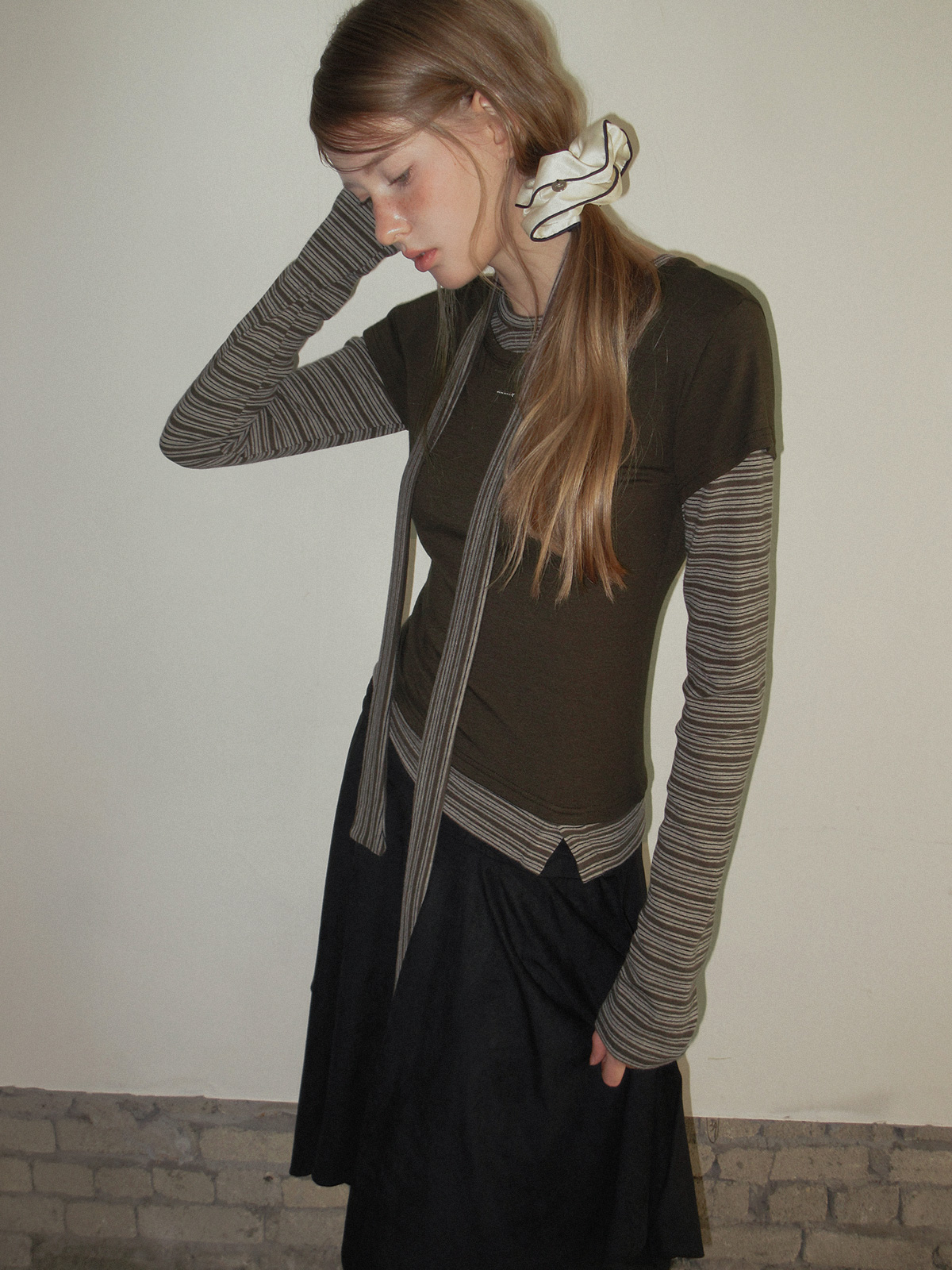 TWEE Solen stripe layered long sleeve T-shirt (strap set) - Model styling view