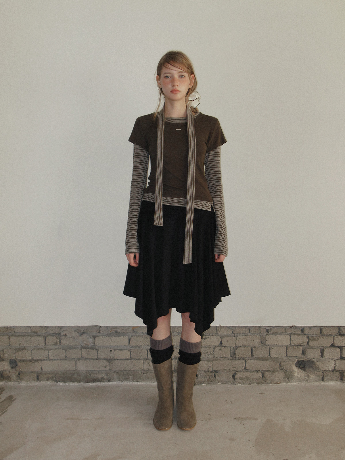 TWEE Solen stripe layered long sleeve T-shirt (strap set) - Model styling view