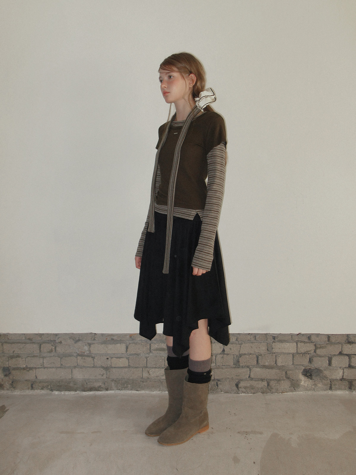 TWEE Solen stripe layered long sleeve T-shirt (strap set) - Model styling view