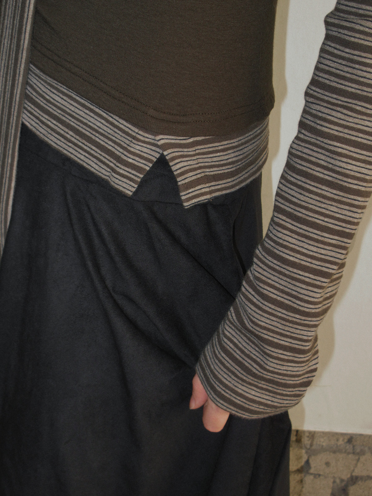 TWEE Solen stripe layered long sleeve T-shirt (strap set) - Model styling view