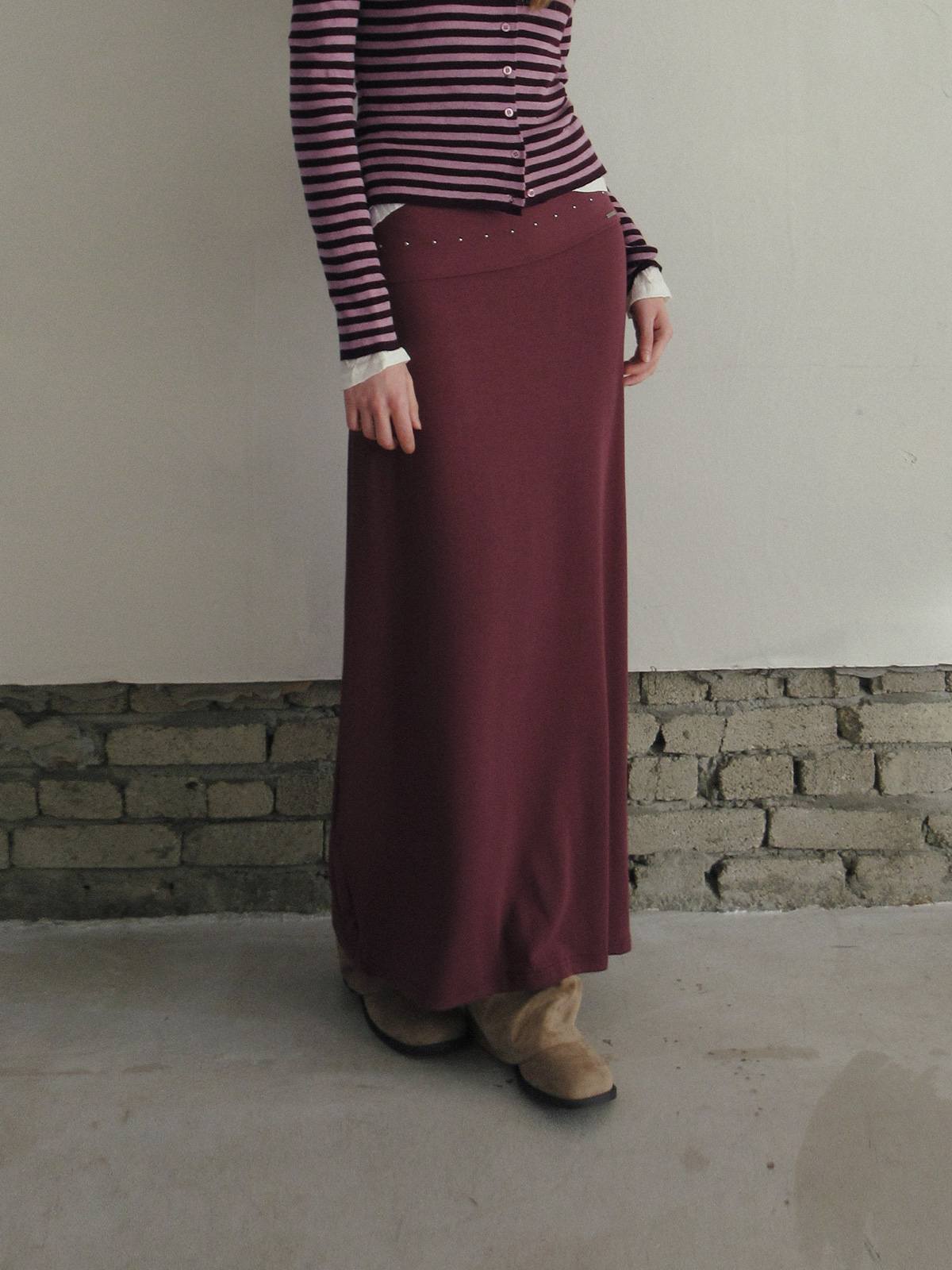 TWEE Nego stud folding maxi long skirt - Model styling view