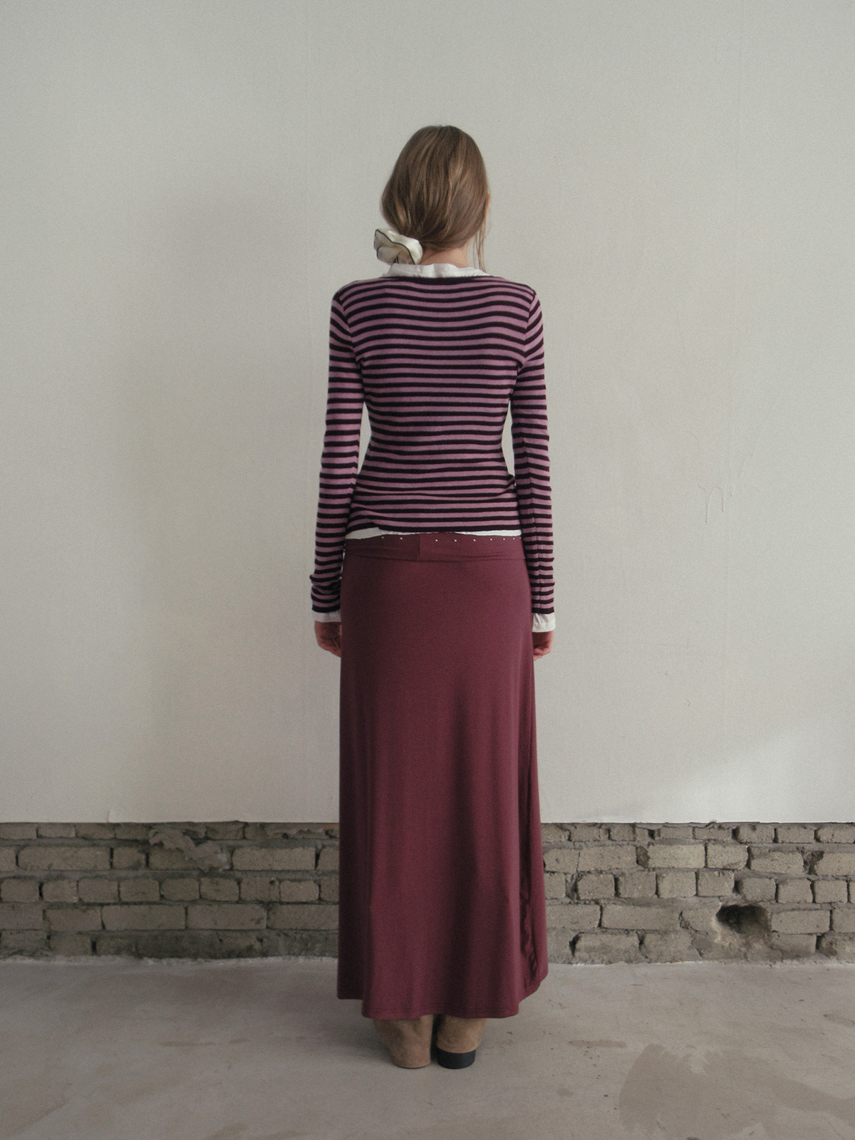 TWEE Nego stud folding maxi long skirt - Model styling view