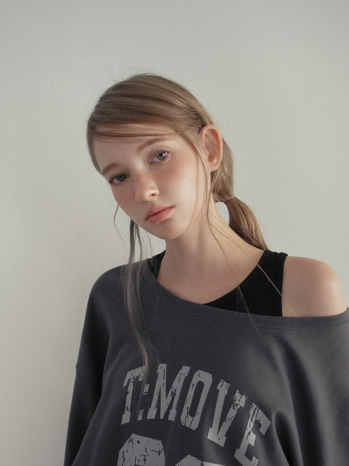 TWEE Bena vintage printing sleeveless T-shirt set - Model styling view