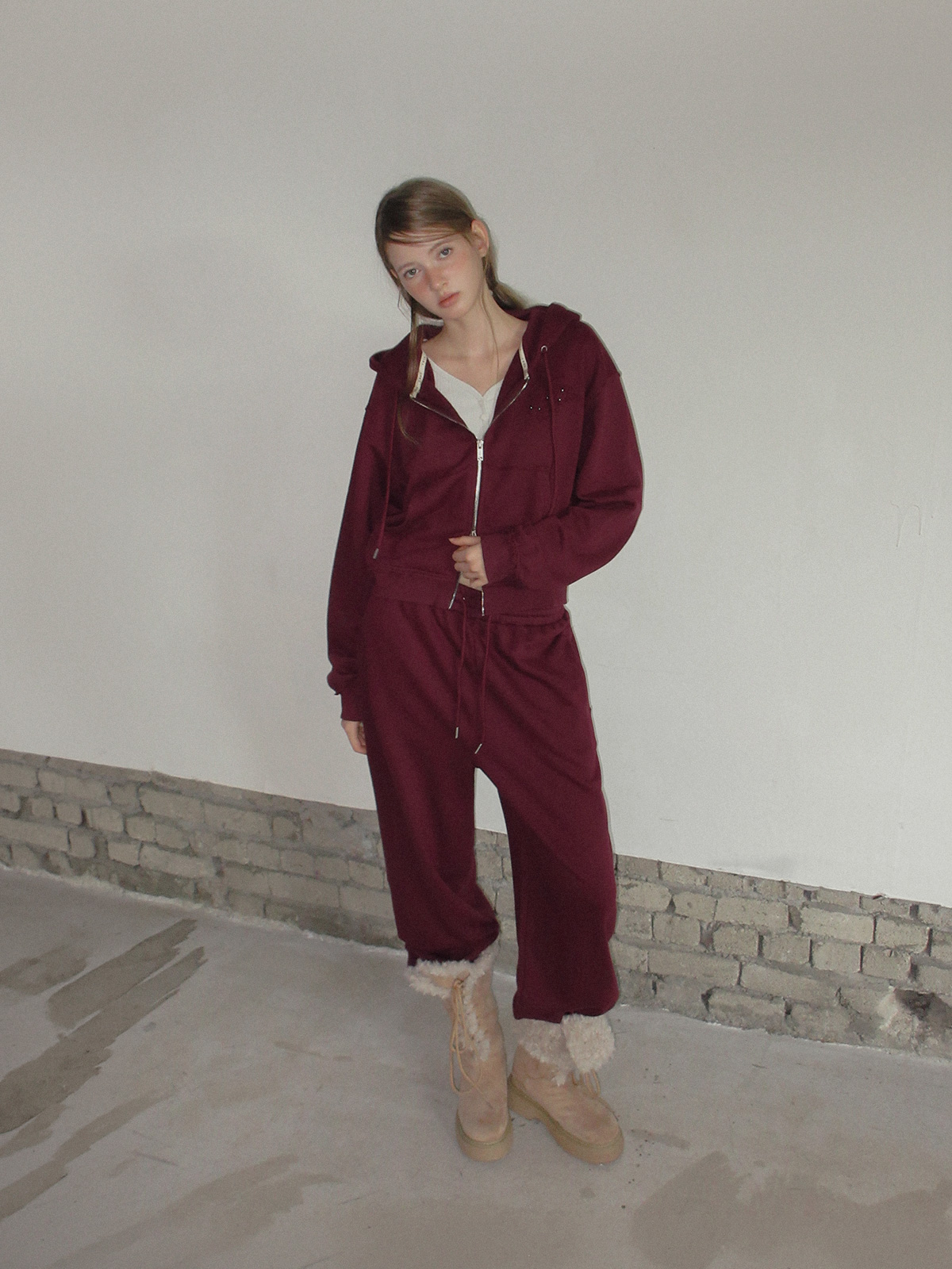 TWEE Revet stud hood zip-up - Model styling view