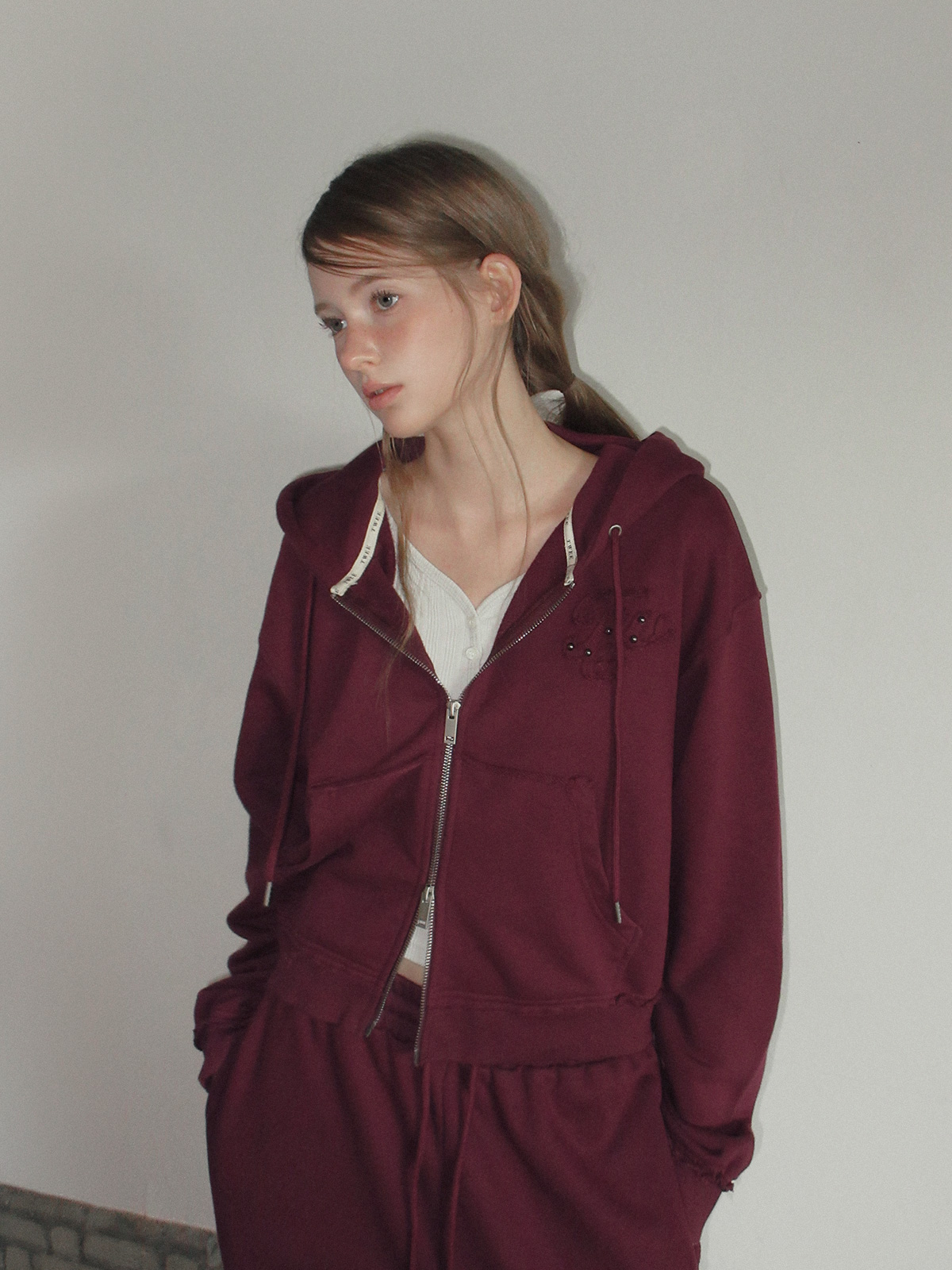 TWEE Revet stud hood zip-up - Model styling view