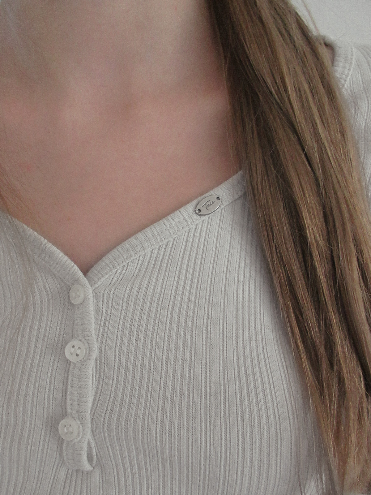 TWEE Enti button V-neck ribbed long sleeve T-shirt - Model styling view