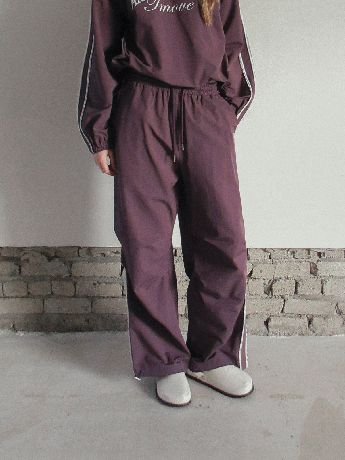 TWEE Mopin lace nylon banding long pants - Model styling view