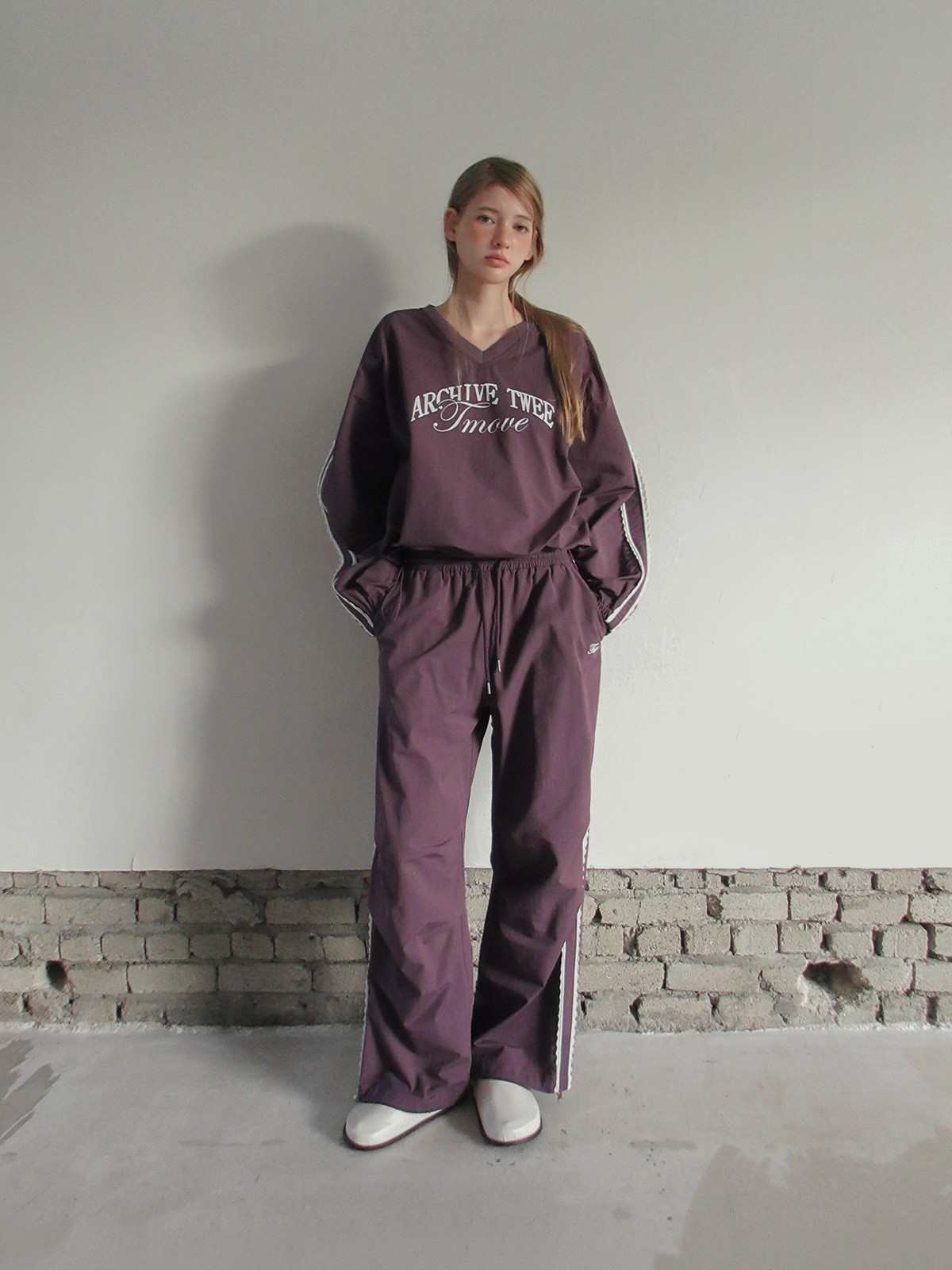 TWEE Mopin lace nylon banding long pants - Model styling view
