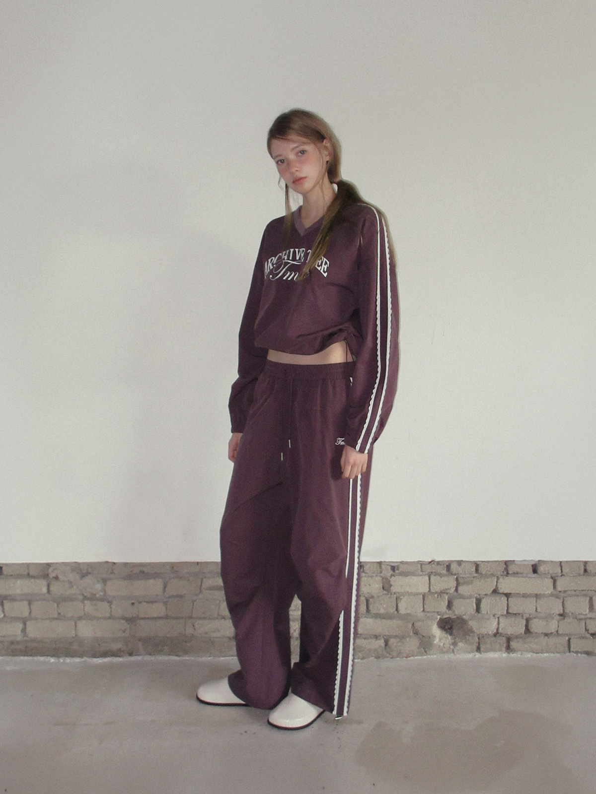 TWEE Mopin lace nylon banding long pants - Model styling view