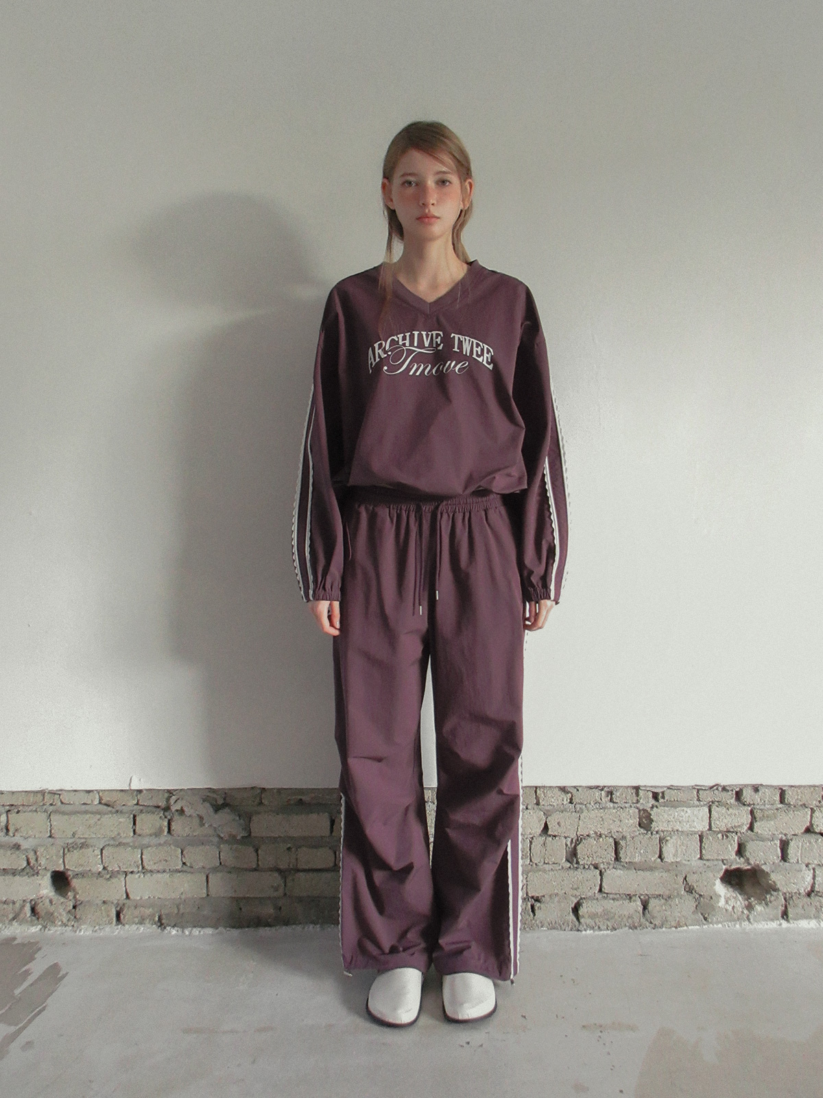 TWEE Mopin lace nylon banding long pants - Model styling view