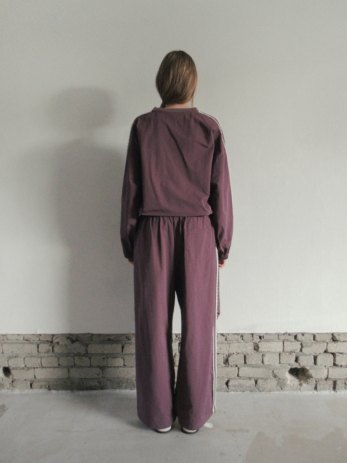 TWEE Mopin lace nylon banding long pants - Model styling view