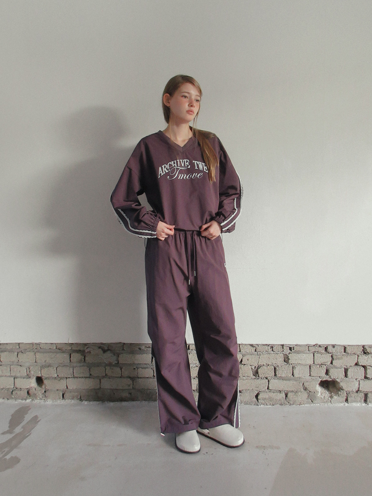TWEE Mopen lace nylon V-neck long sleeve sweatshirt - Model styling view