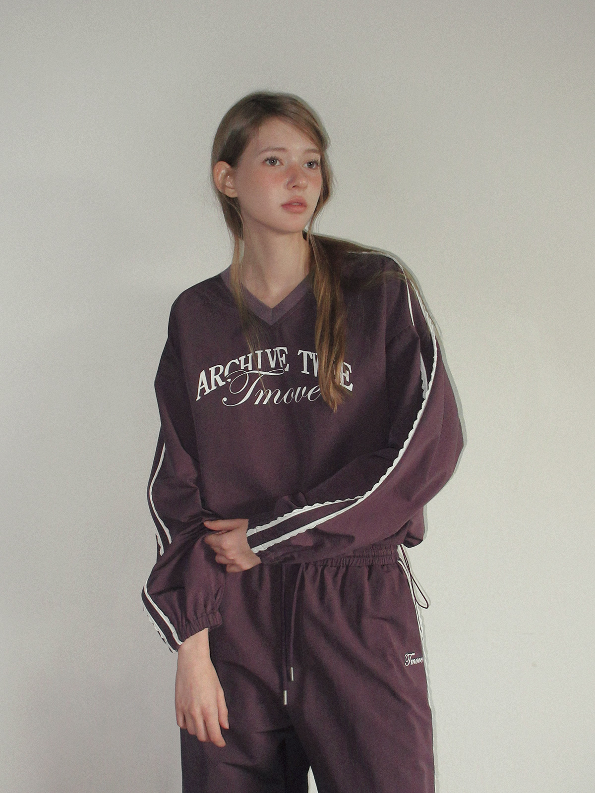 TWEE Mopen lace nylon V-neck long sleeve sweatshirt - Model styling view