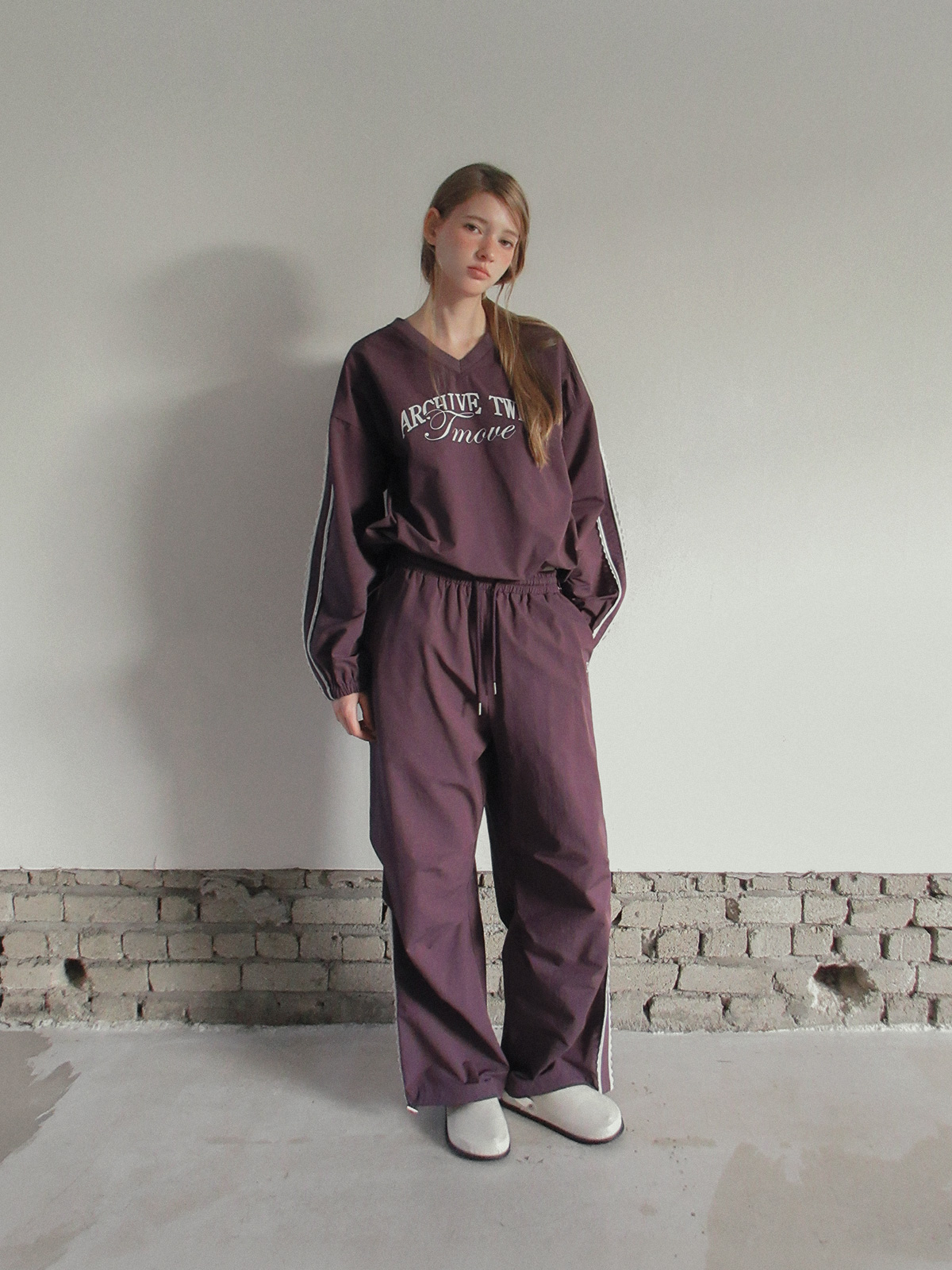 TWEE Mopen lace nylon V-neck long sleeve sweatshirt - Model styling view