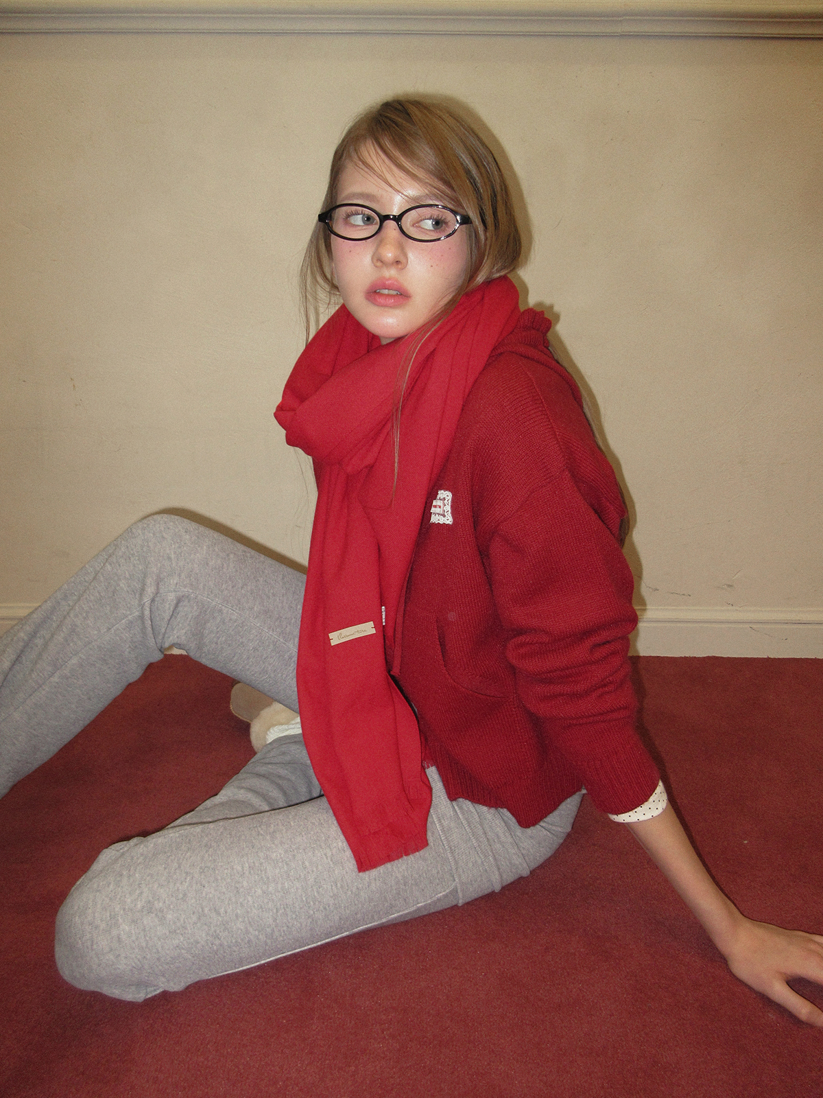 TWEE Berle wave hood long sleeve knit zip-up - Model styling view