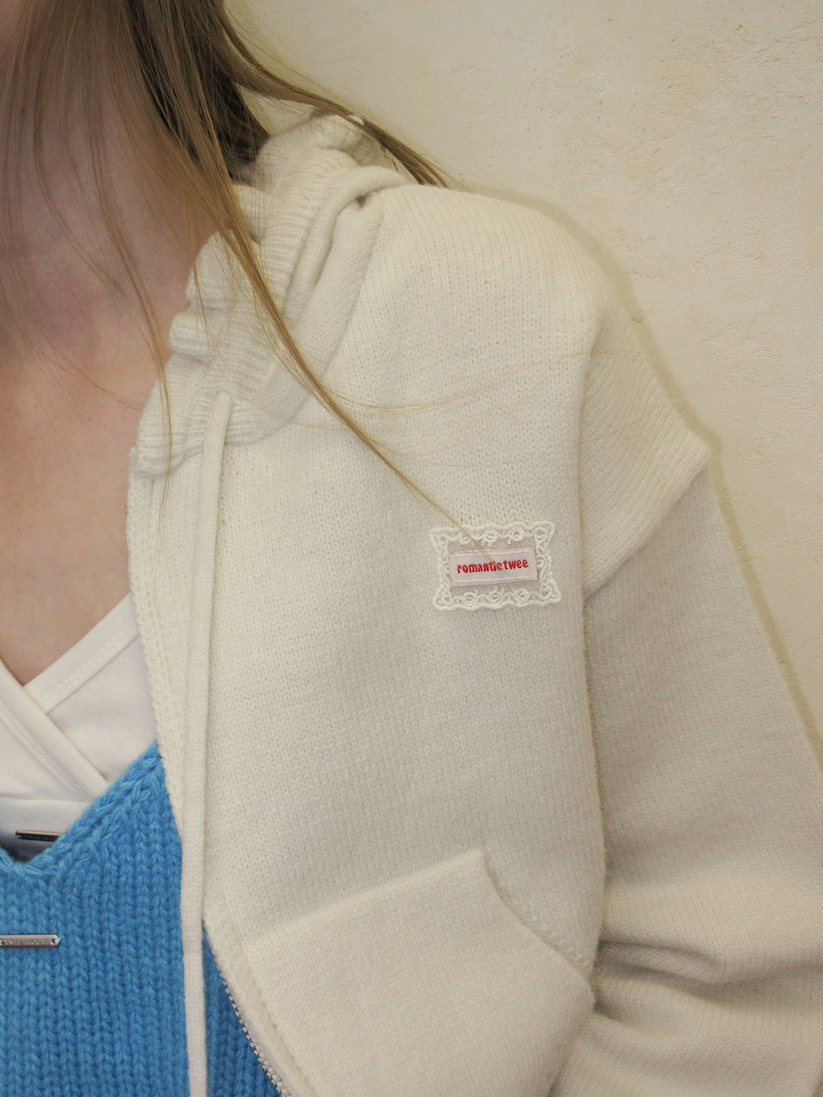 TWEE Berle wave hood long sleeve knit zip-up - Model styling view