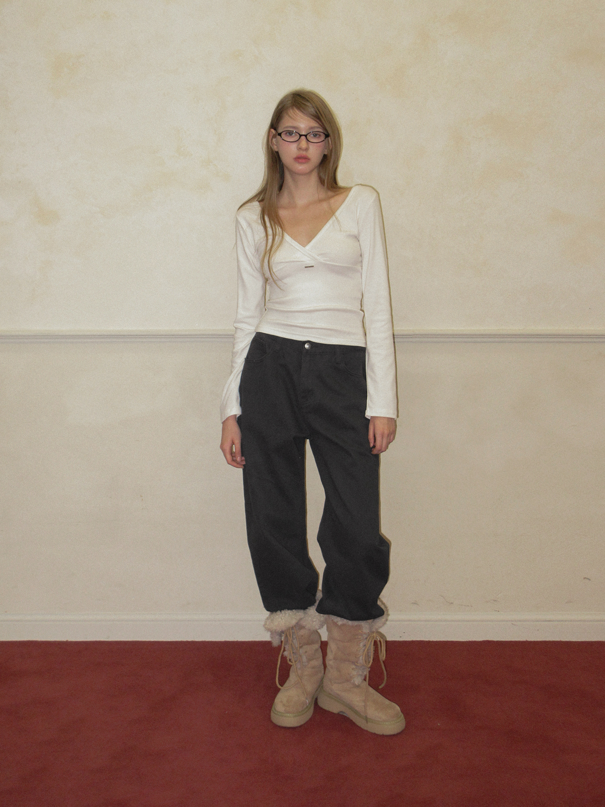 TWEE Pellit basic semi-wide long pants - Model styling view