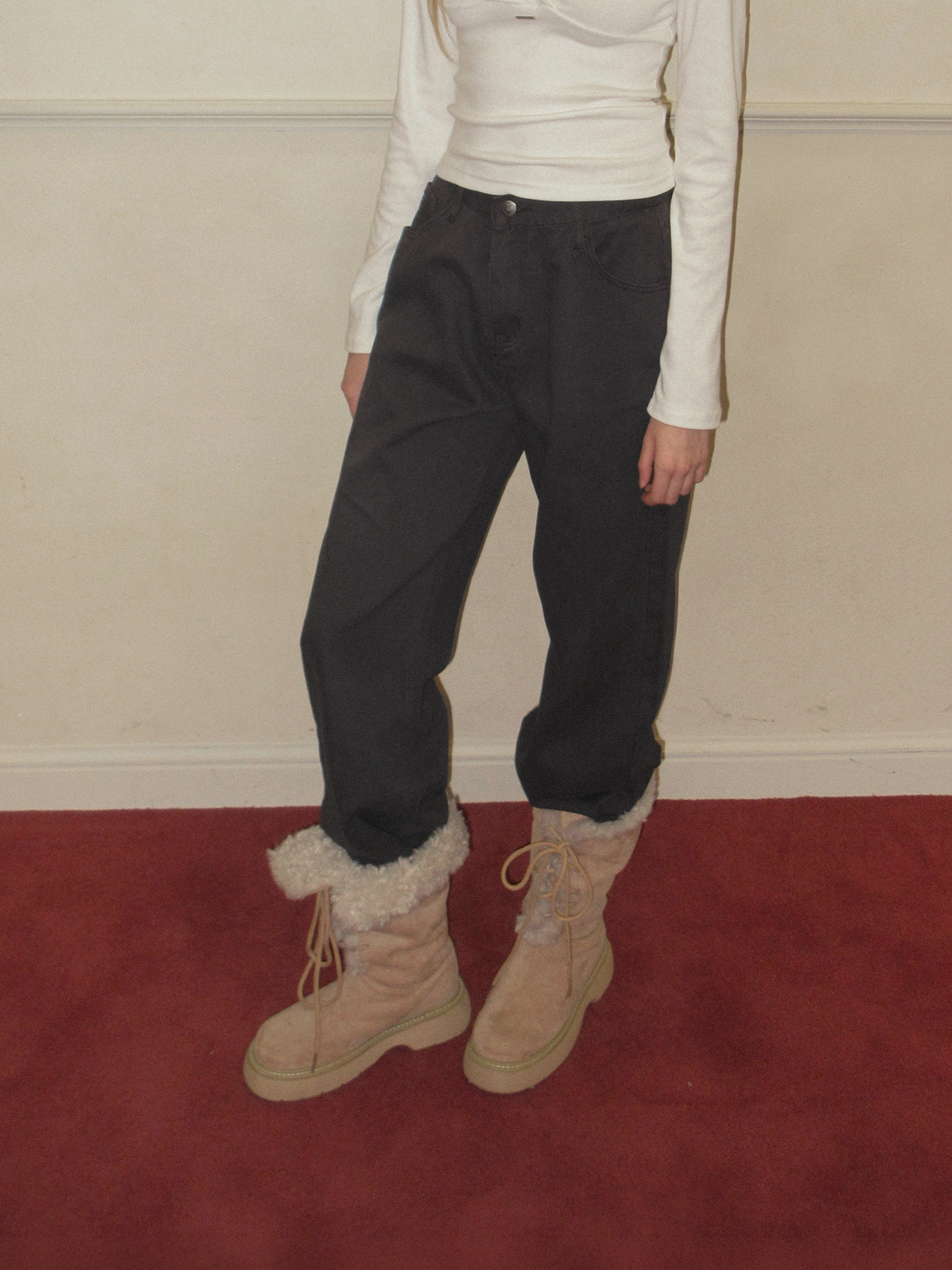TWEE Pellit basic semi-wide long pants - Model styling view